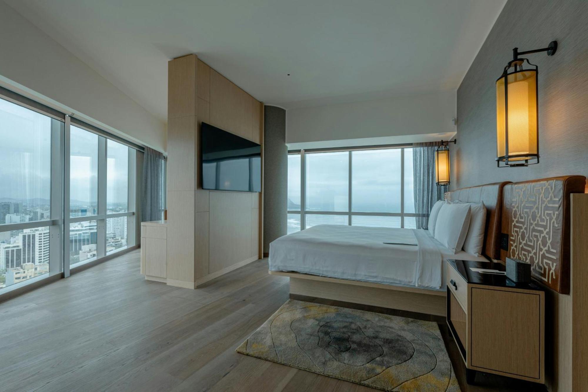 Master King Suite Concierge Lounge Access
