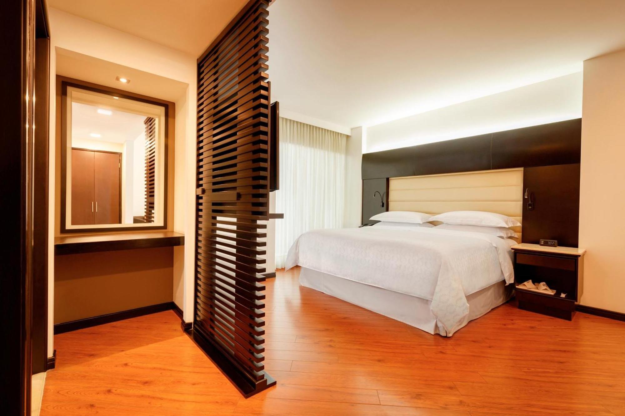 One-Bedroom Large King Suite Club Access or High Floor