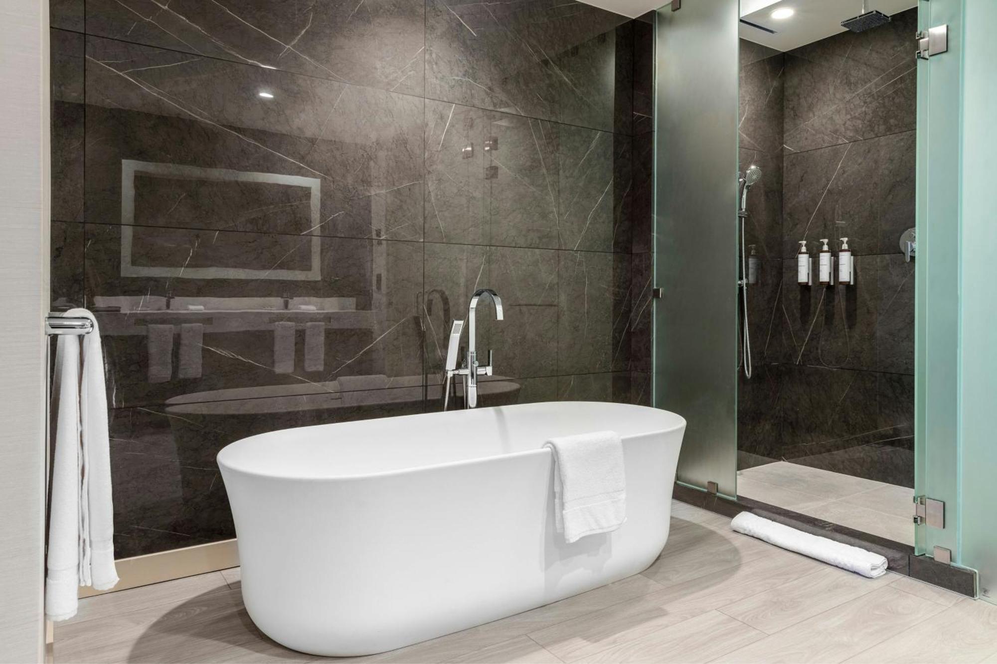 AC King Suite
