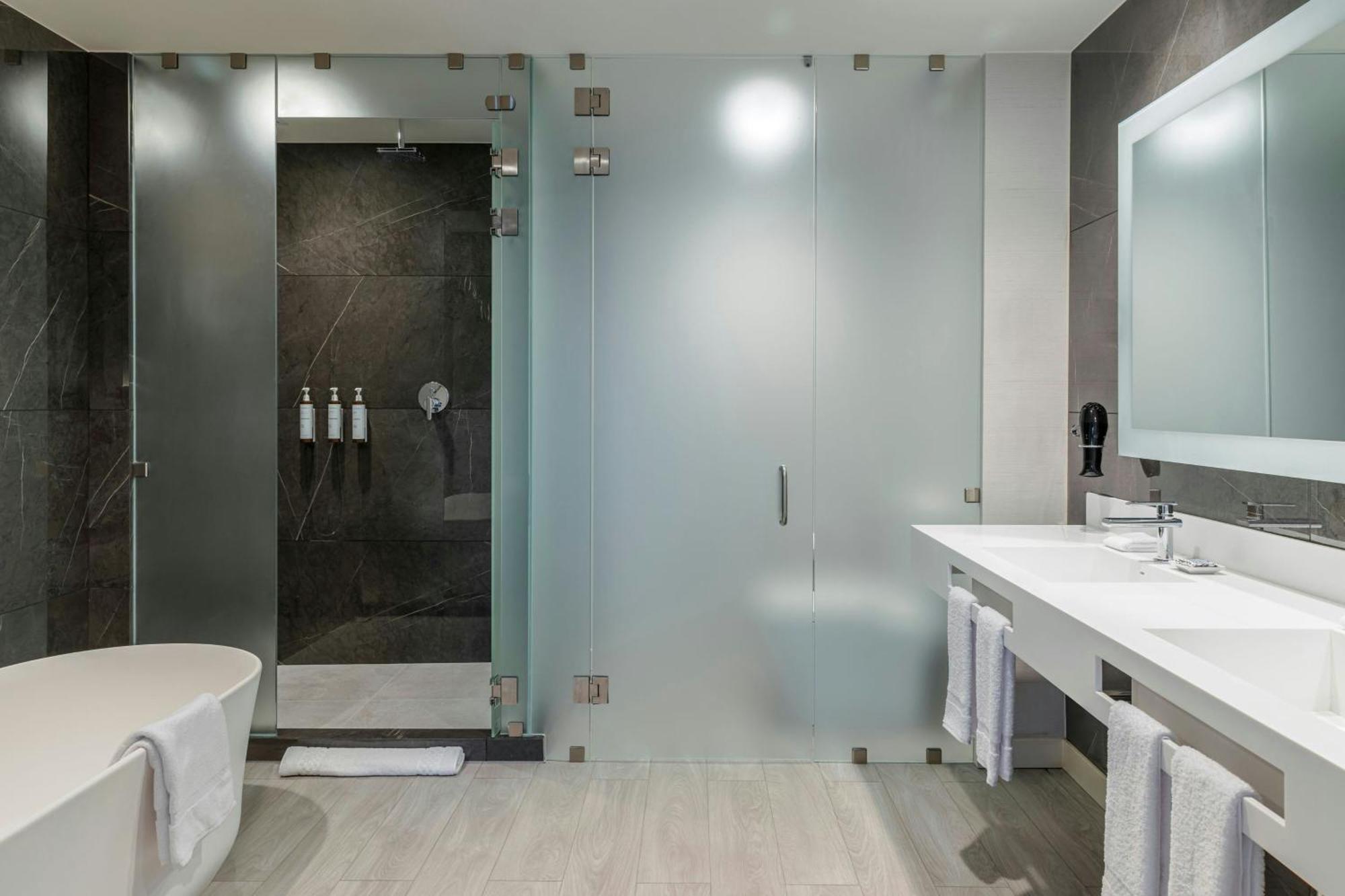 AC King Suite