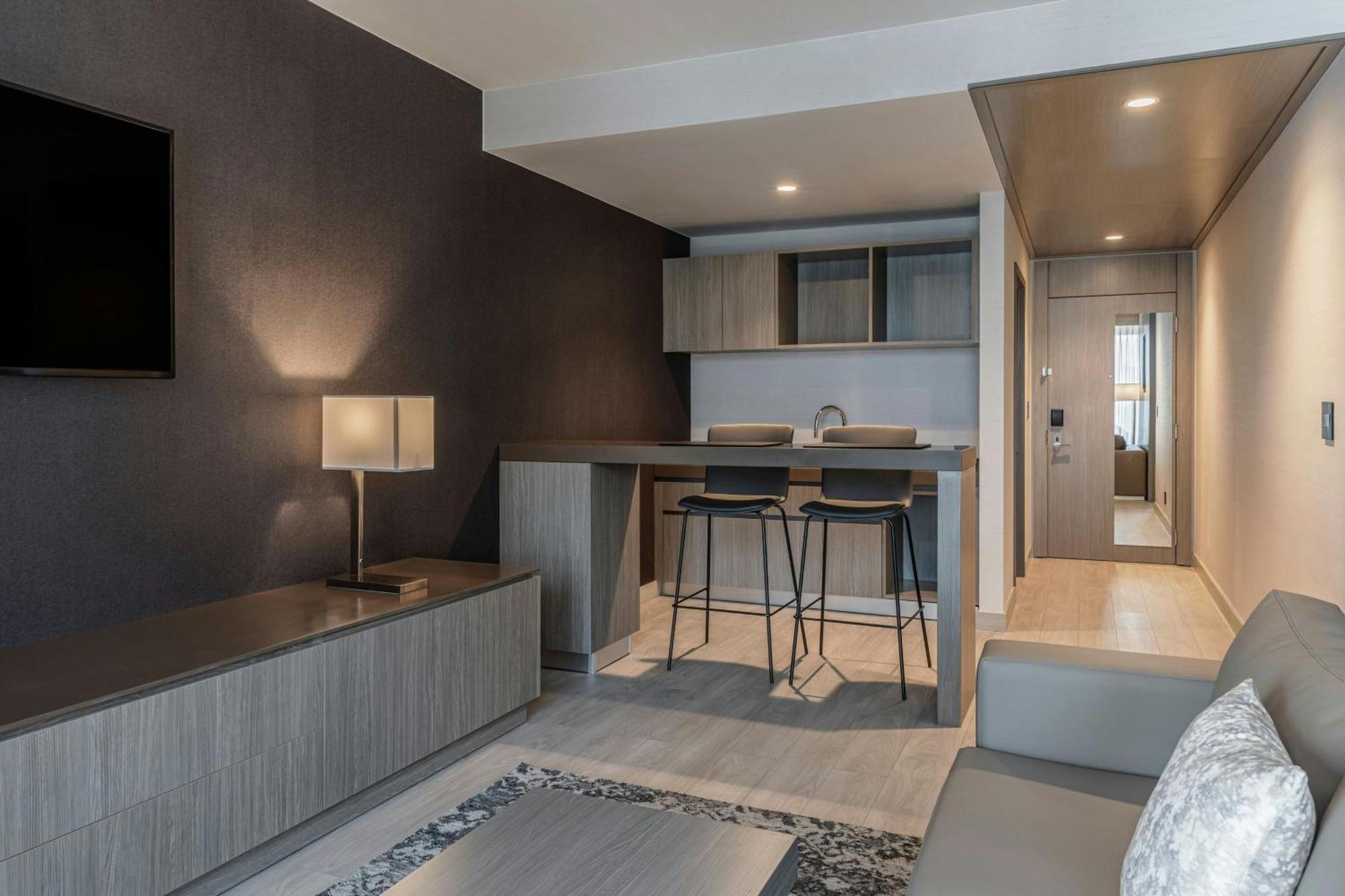 AC King Suite