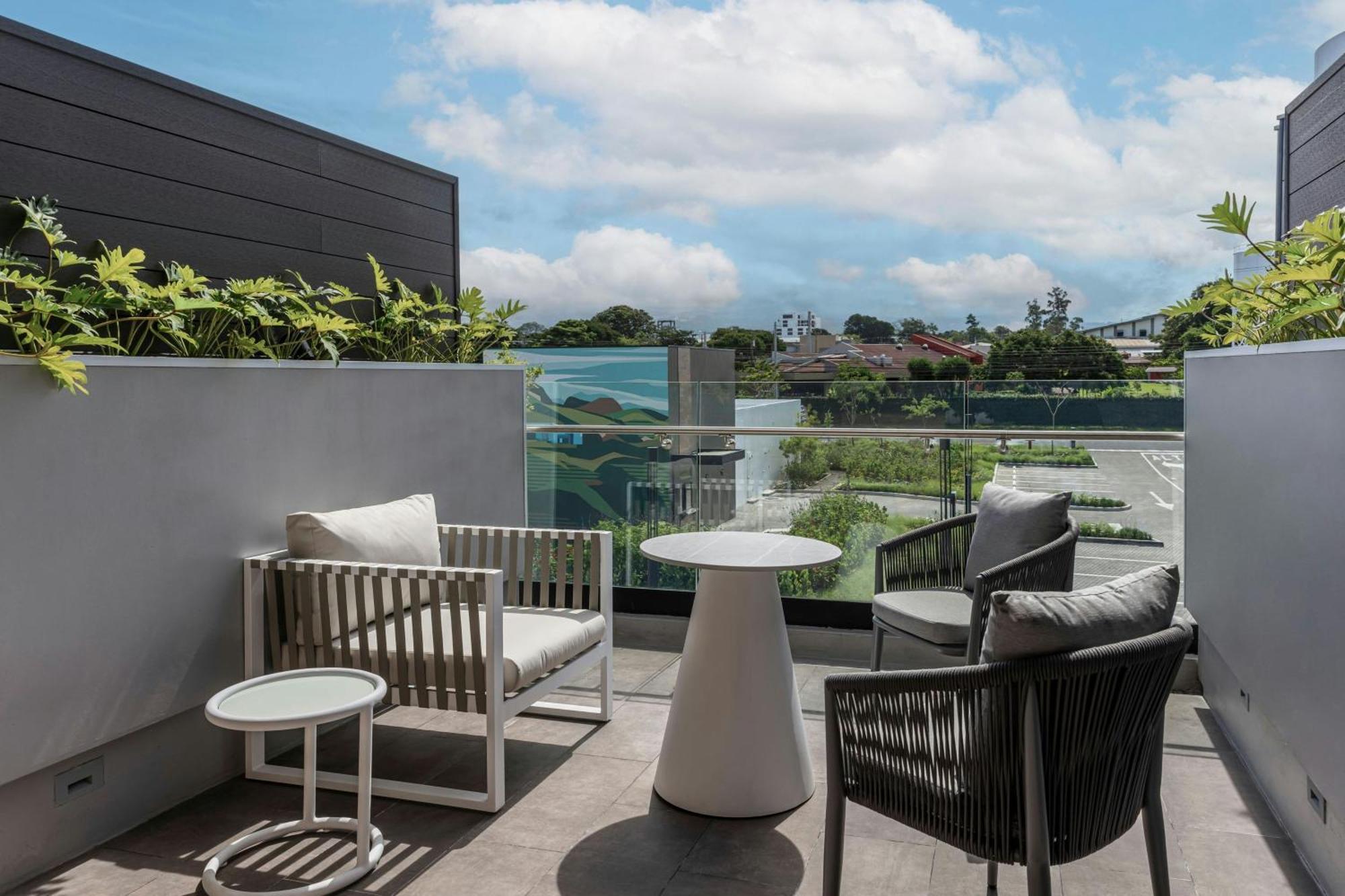 King Room Mountain View Terrace Level