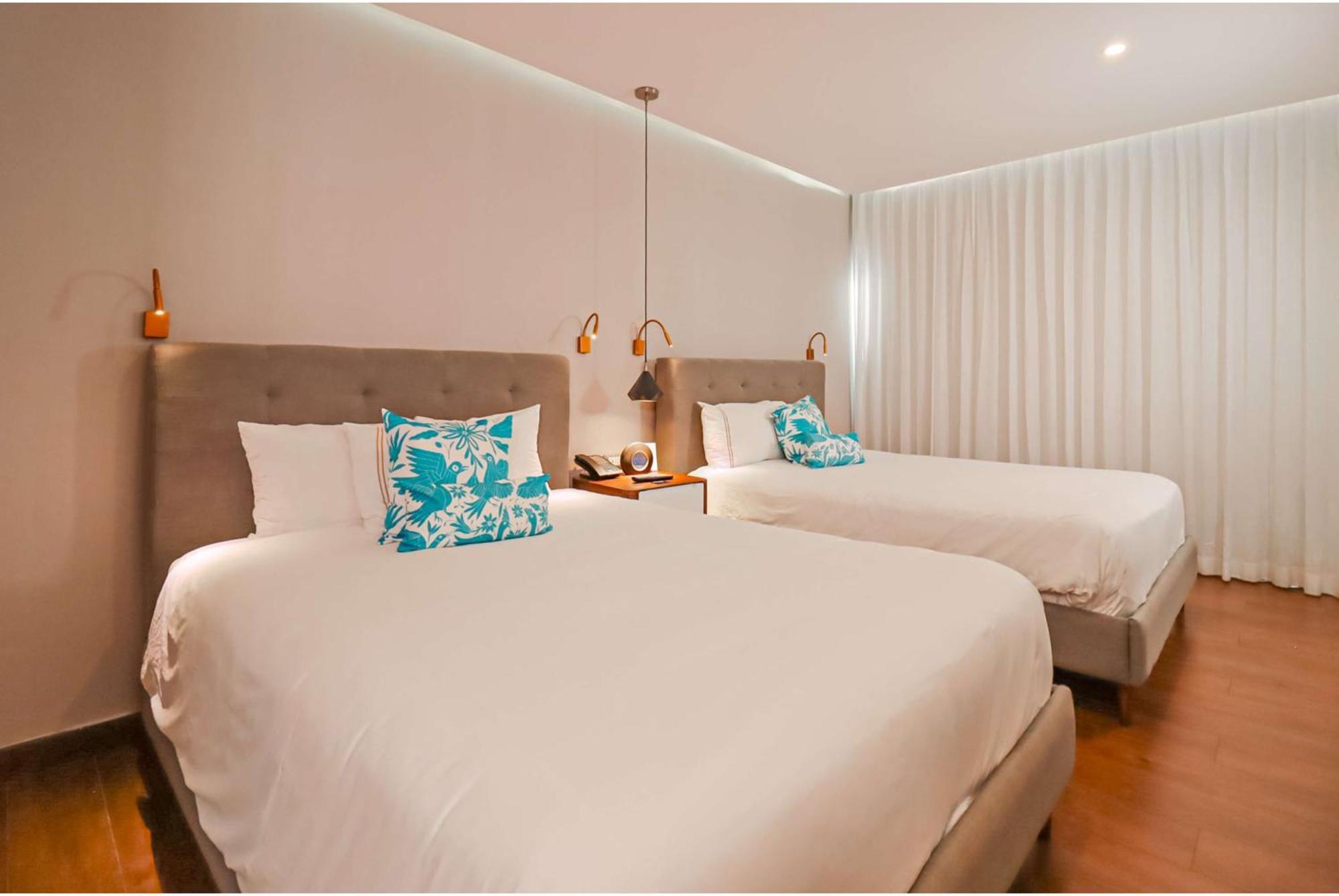 Two-Bedroom Suite King Bed Two Queen Beds