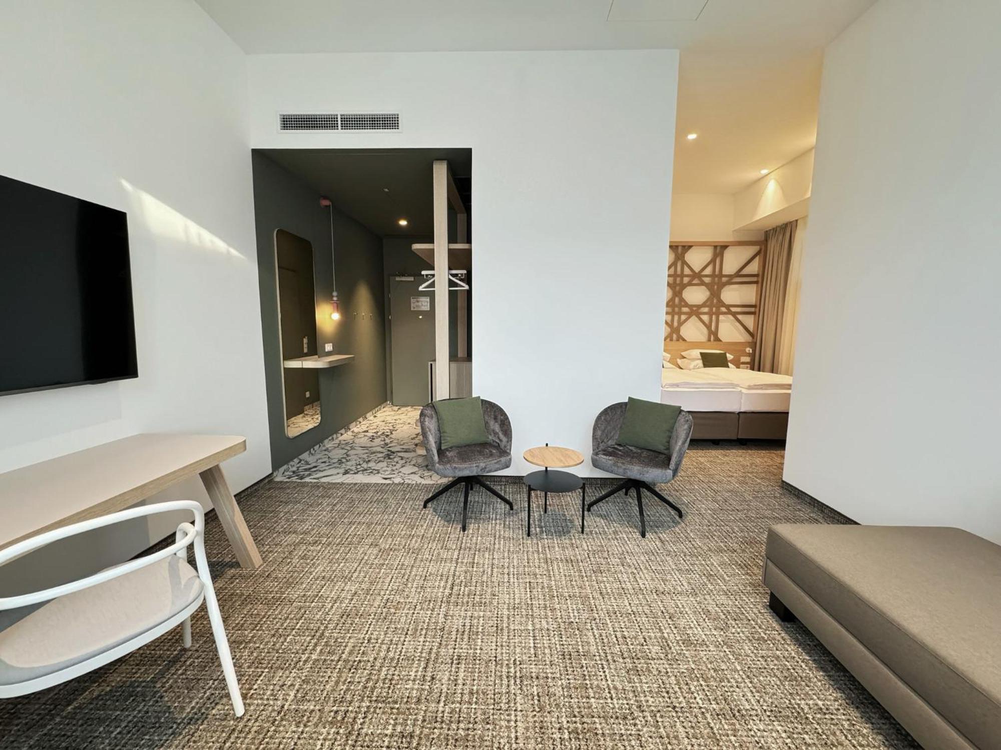 Junior Suite,1636902141:JPEG