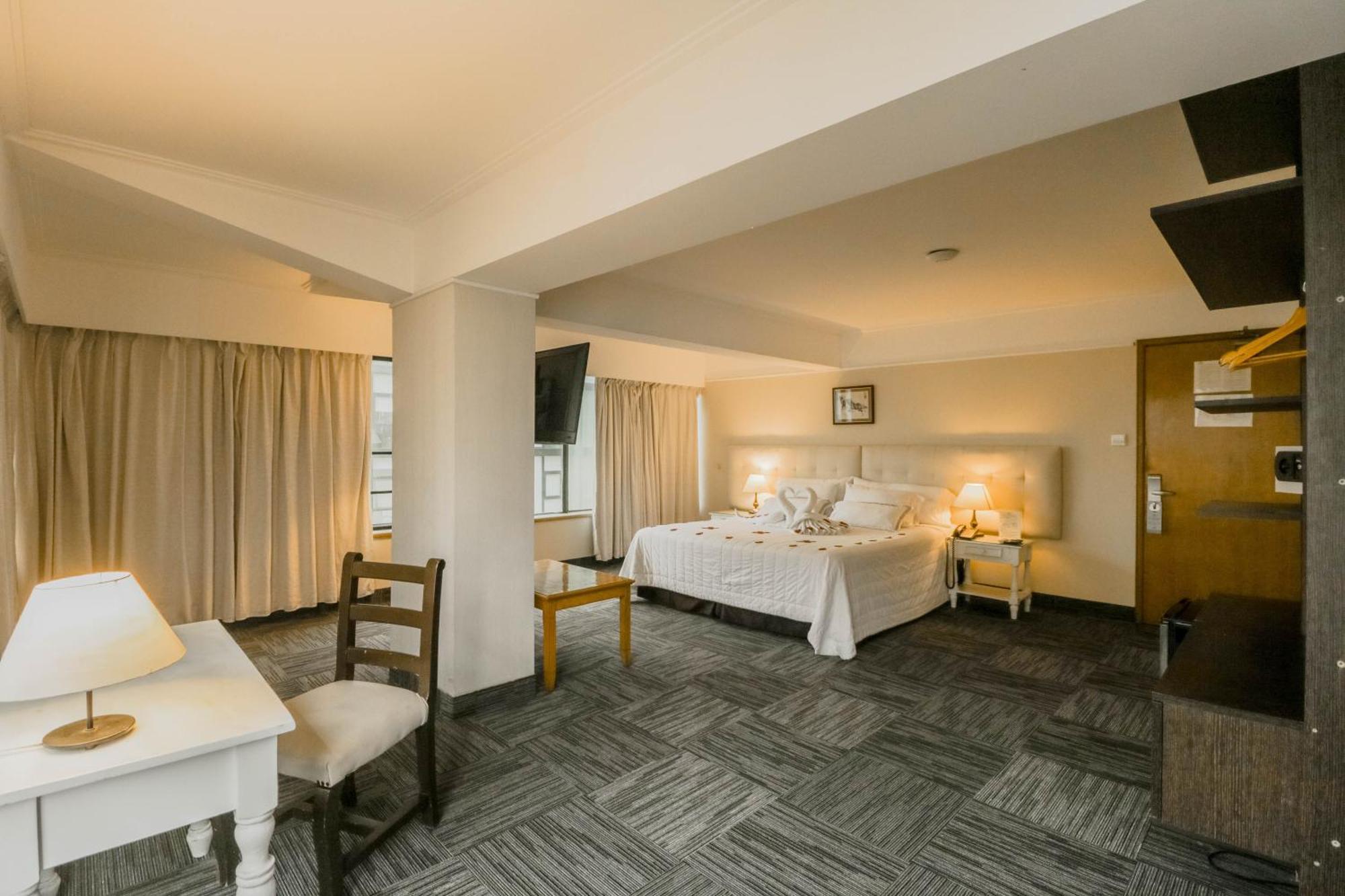 Deluxe Queen Room