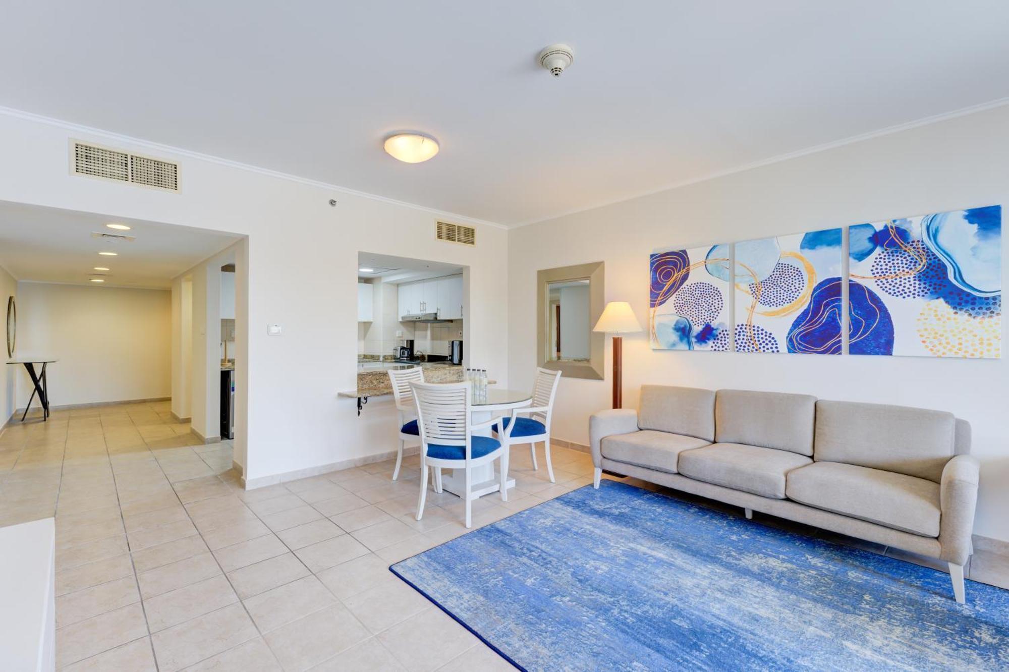 One-Bedroom Apartment Balcony Lake View Shuttle Service to JBR Beach Access to The Market Mall