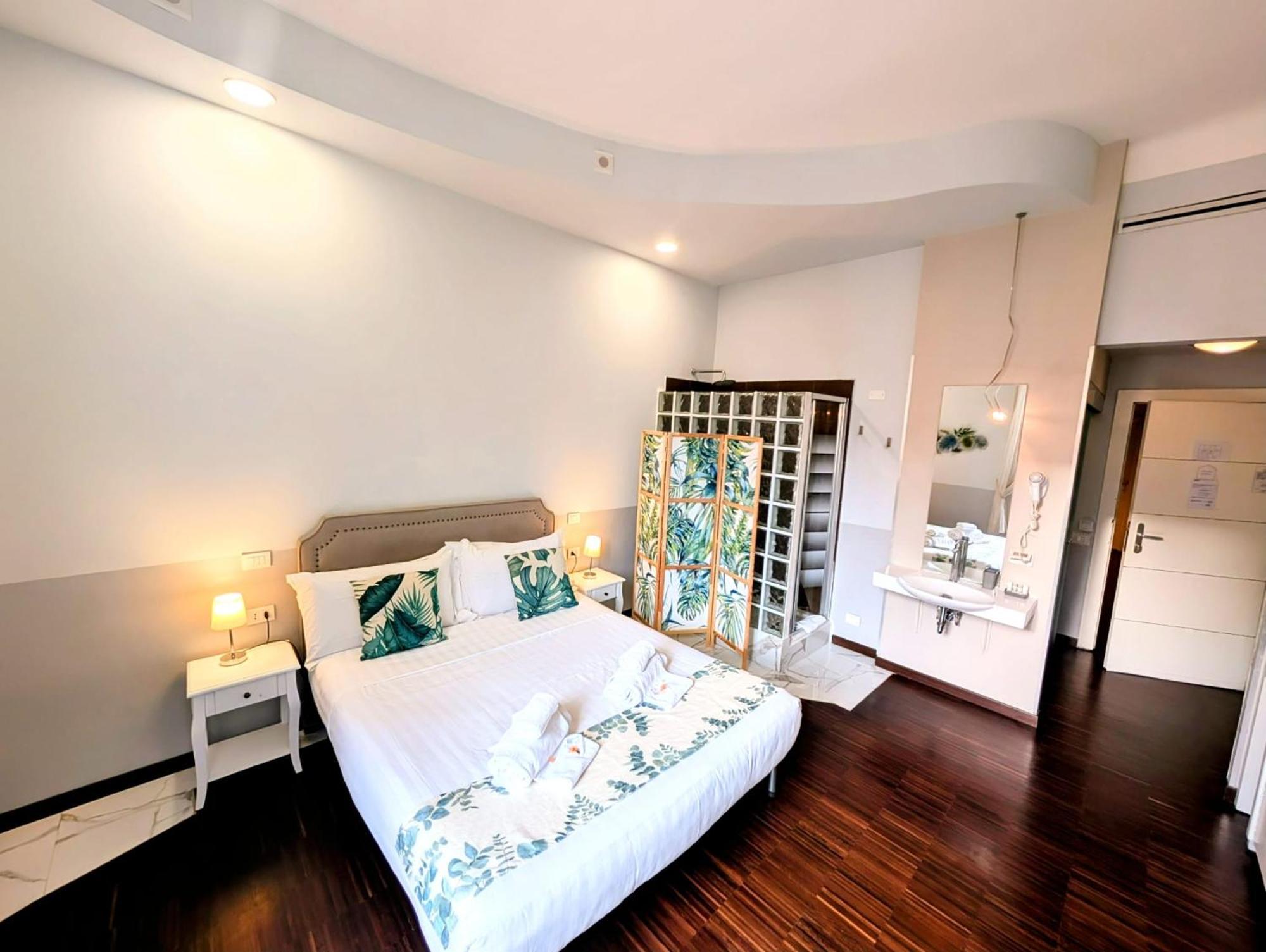 Double Room Private Bathroom