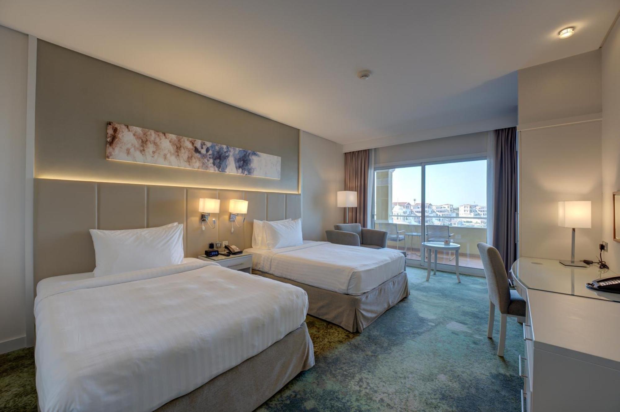 Lake View Balcony Premium Twin Room Shuttle Service to JBR Beach Access to The Market Mall