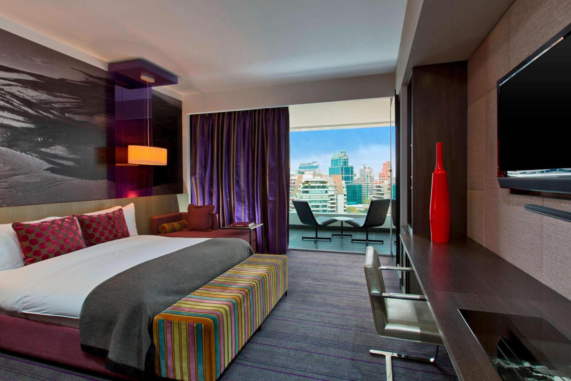 Spectacular King Guest room 1 King City view Balcony