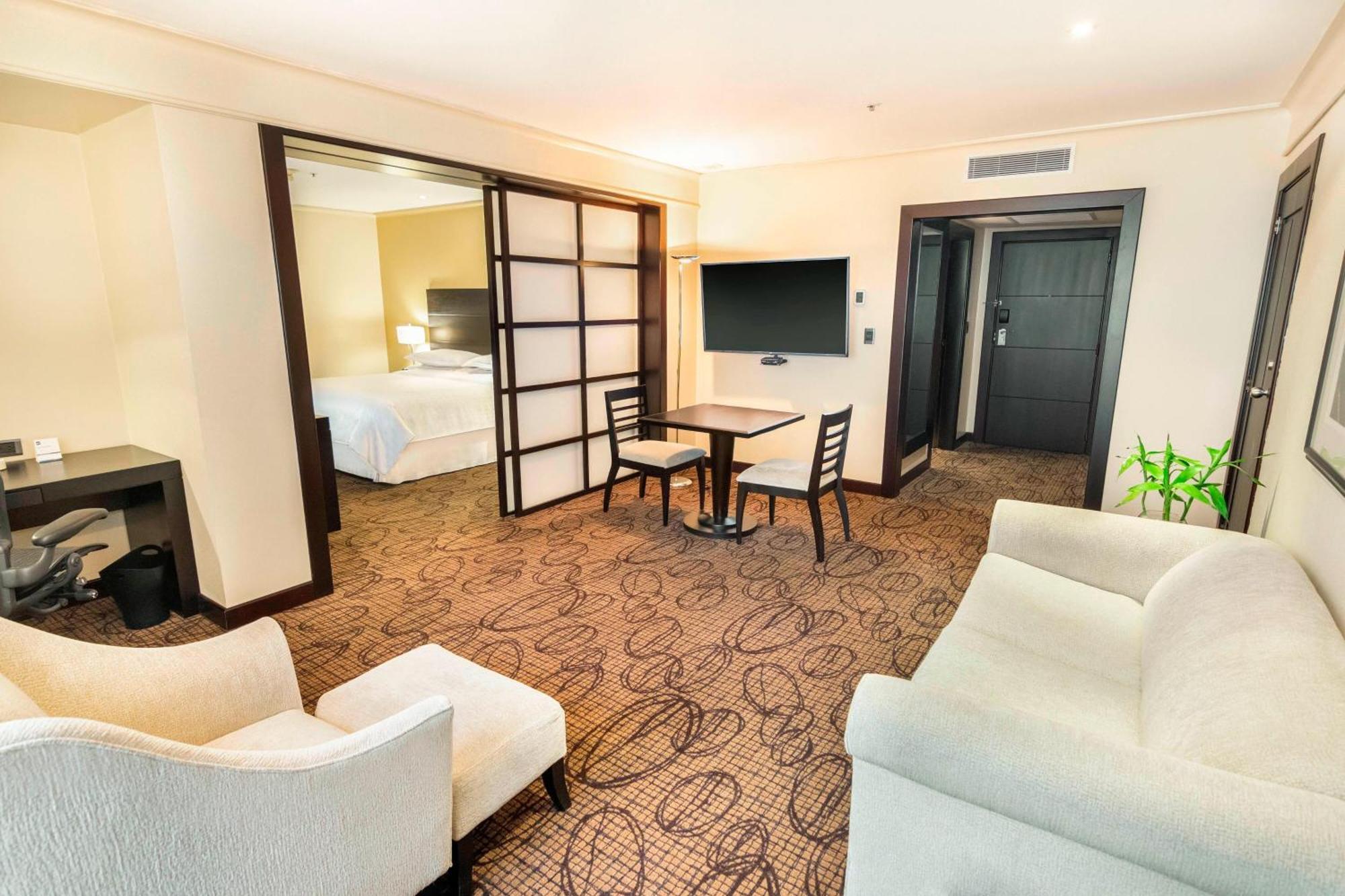 One-Bedroom King Suite Sofa Bed Club Access