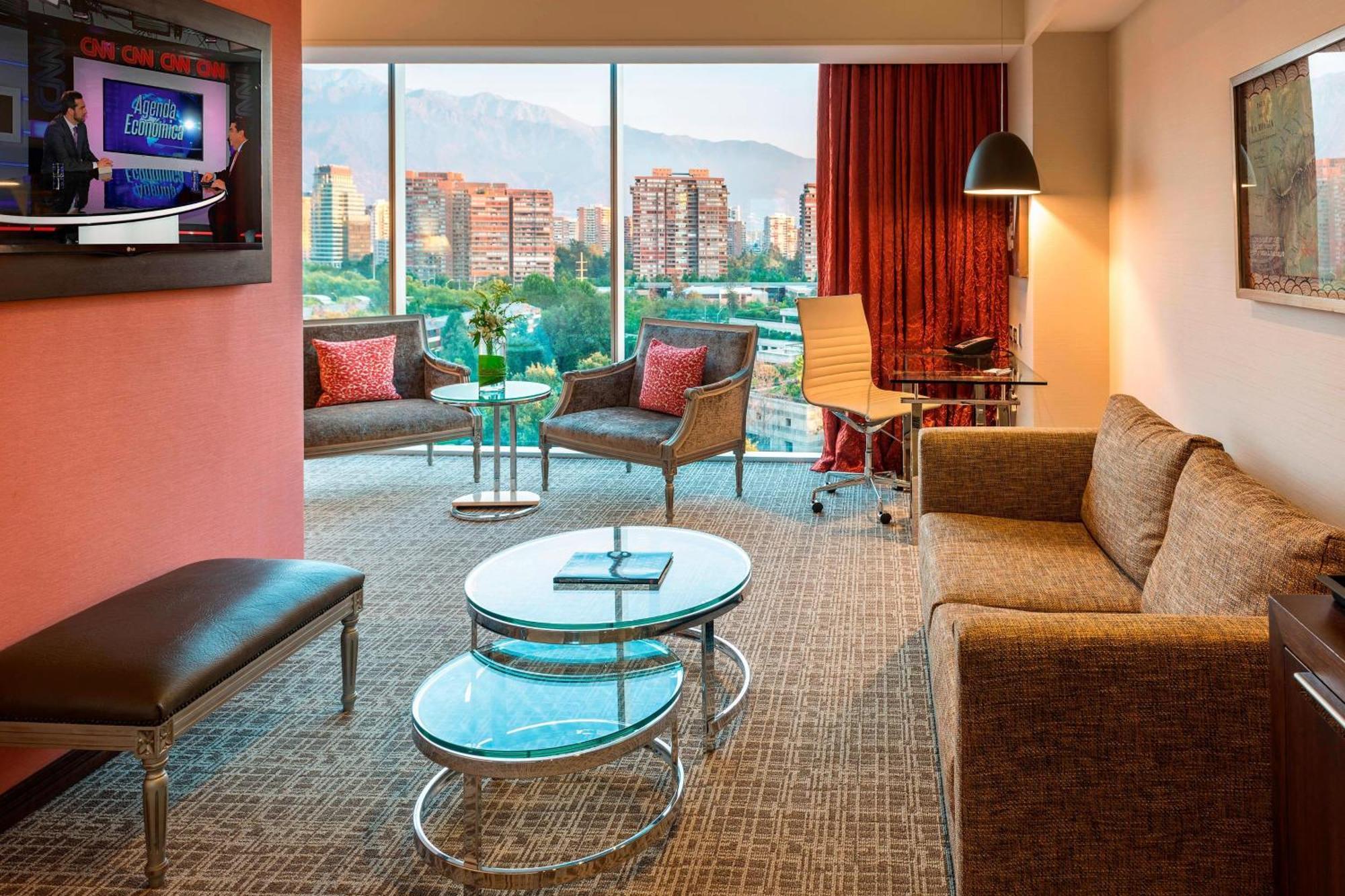 Junior Suite Club Level King Suite