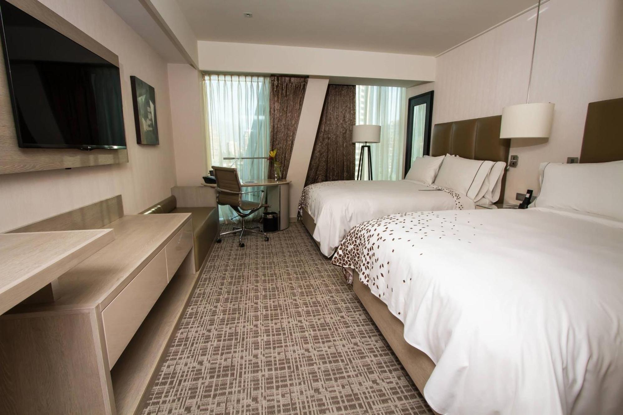 Concierge level Smaller Guest room 2 Twin or Single Beds