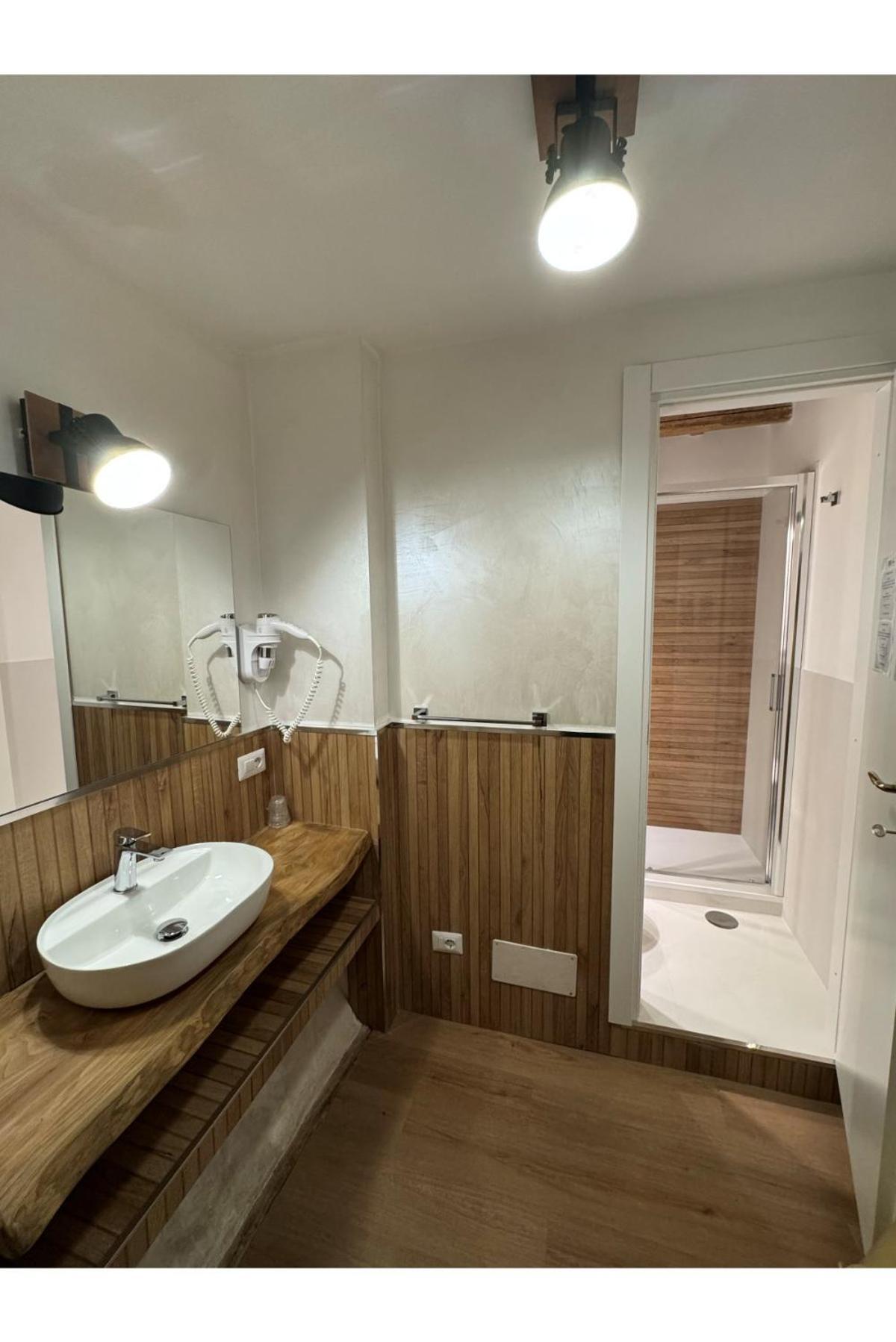 Large Single Room