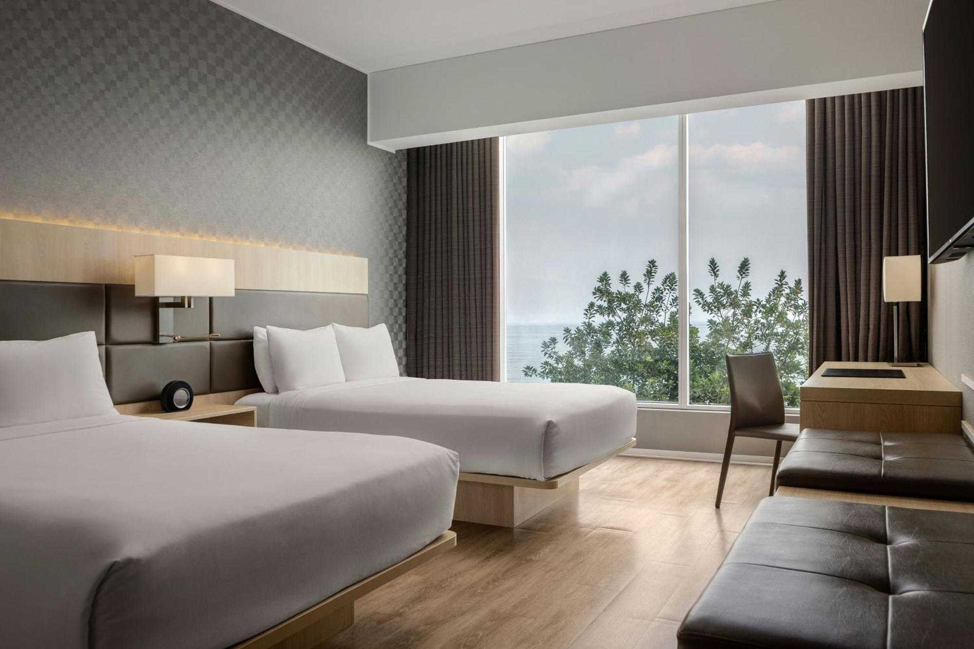 Deluxe Double Room Partial Ocean View