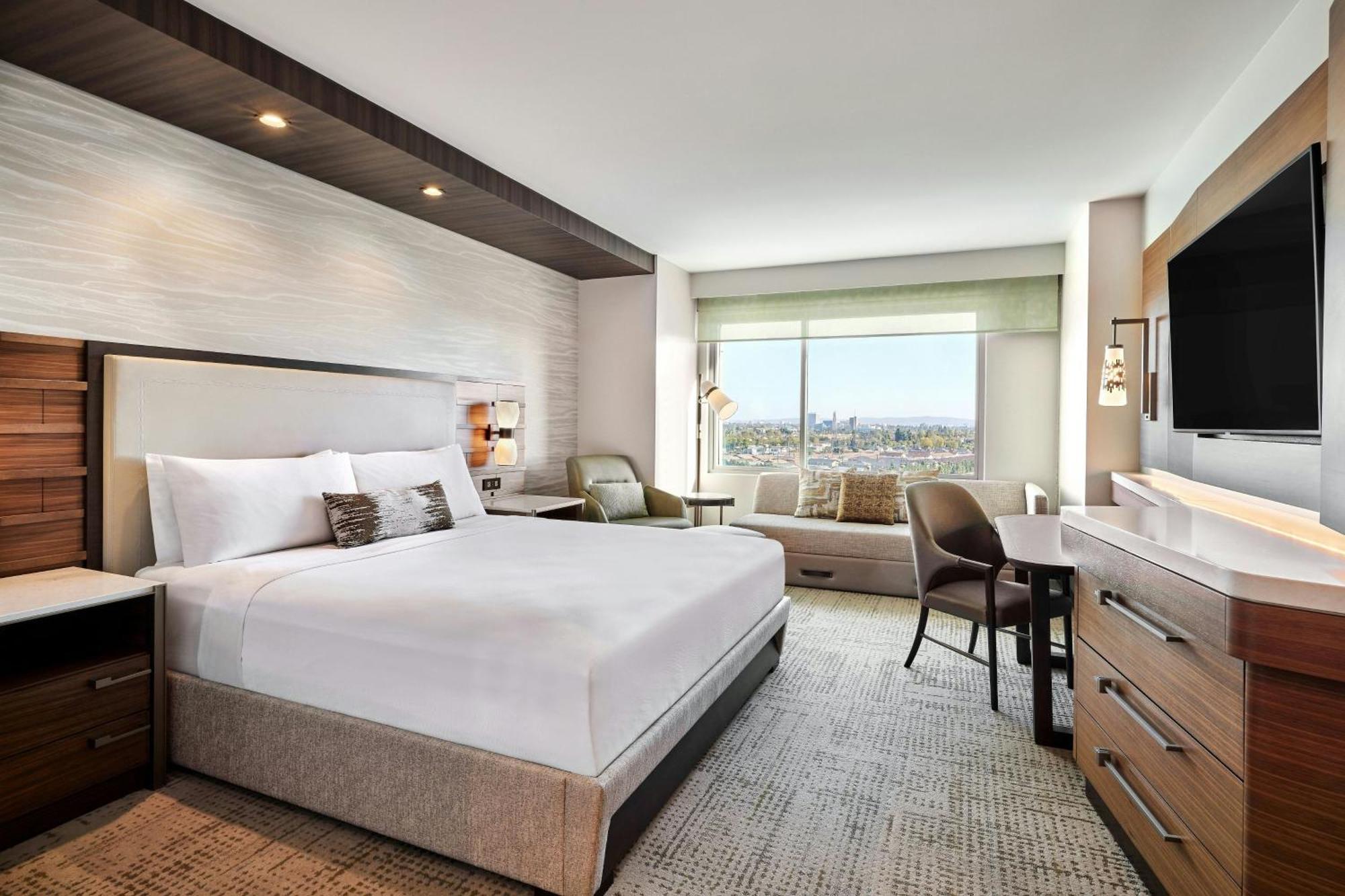 Deluxe King Room with Trundle Bed,1643217992:JPEG