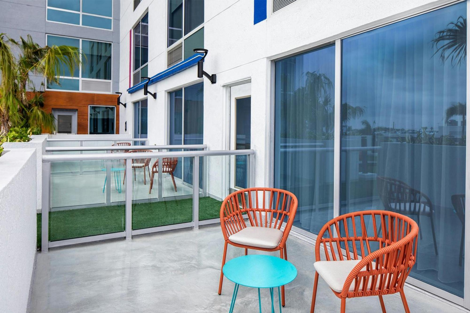 King Room Balcony City View