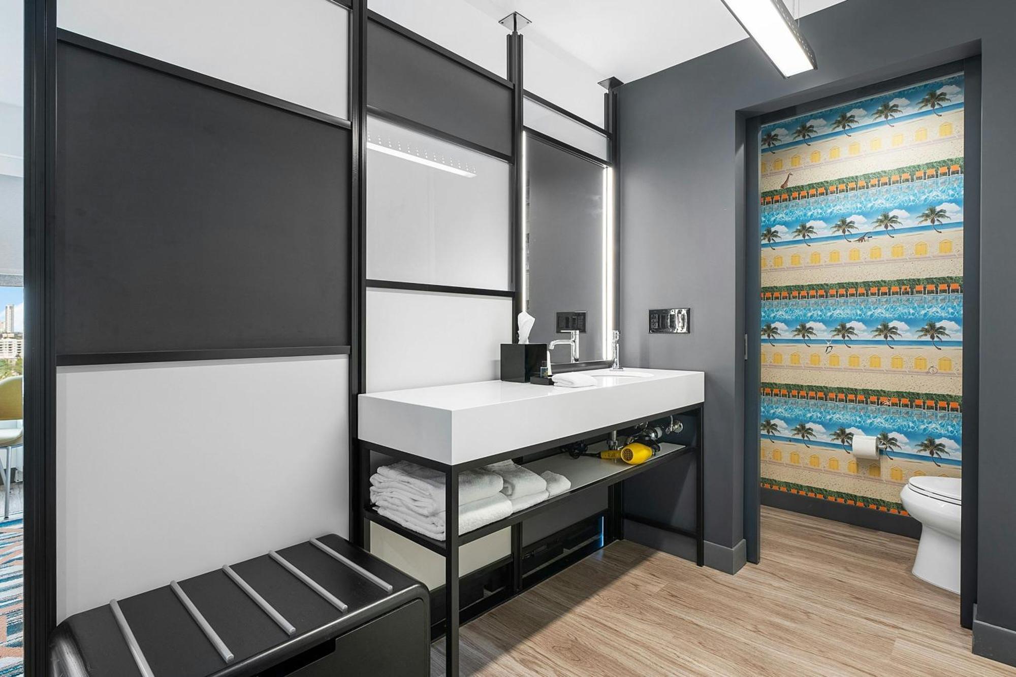 Queen Room Two Queen Beds City View