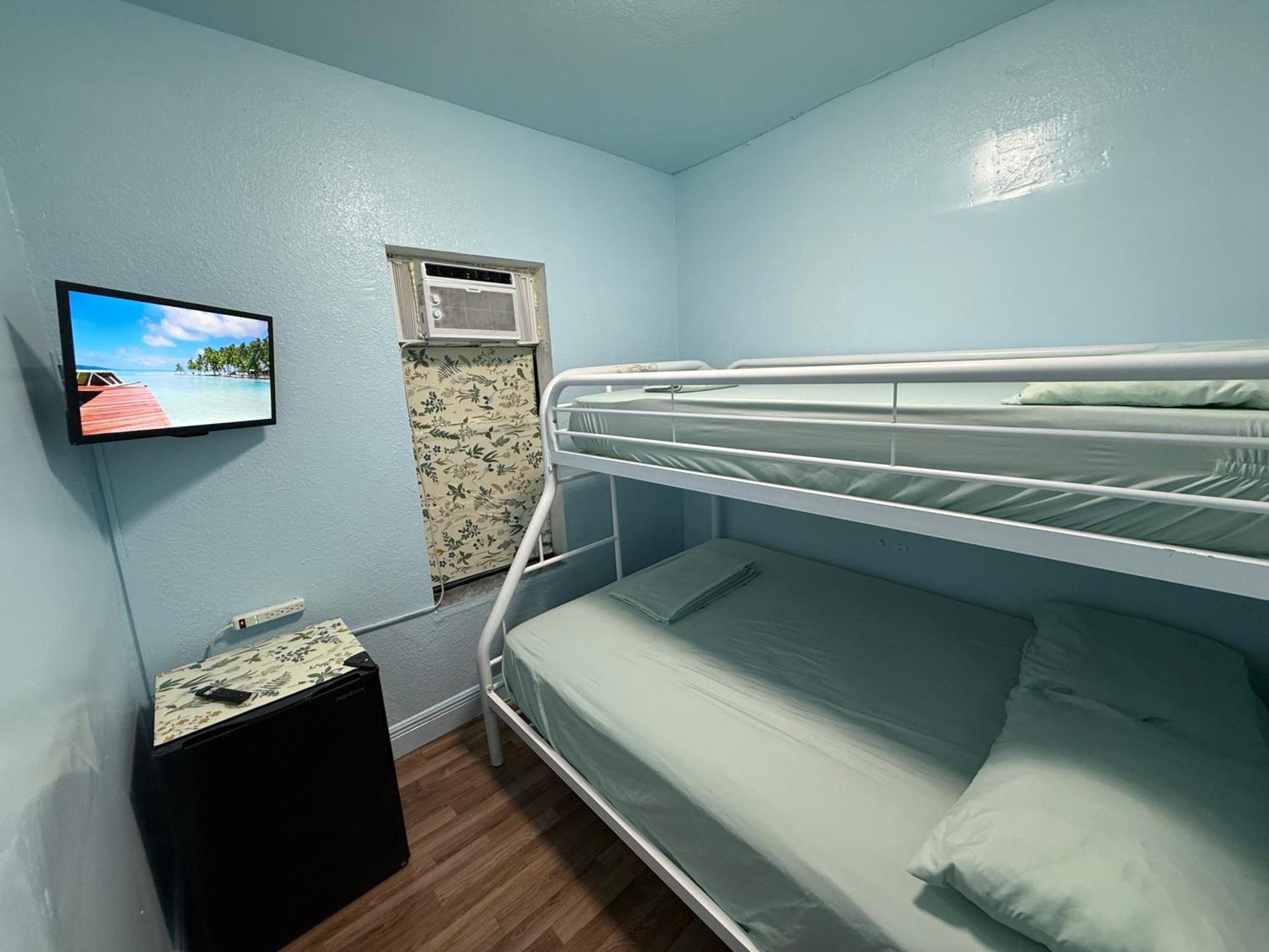 Economy Triple Room with Shared Bathroom