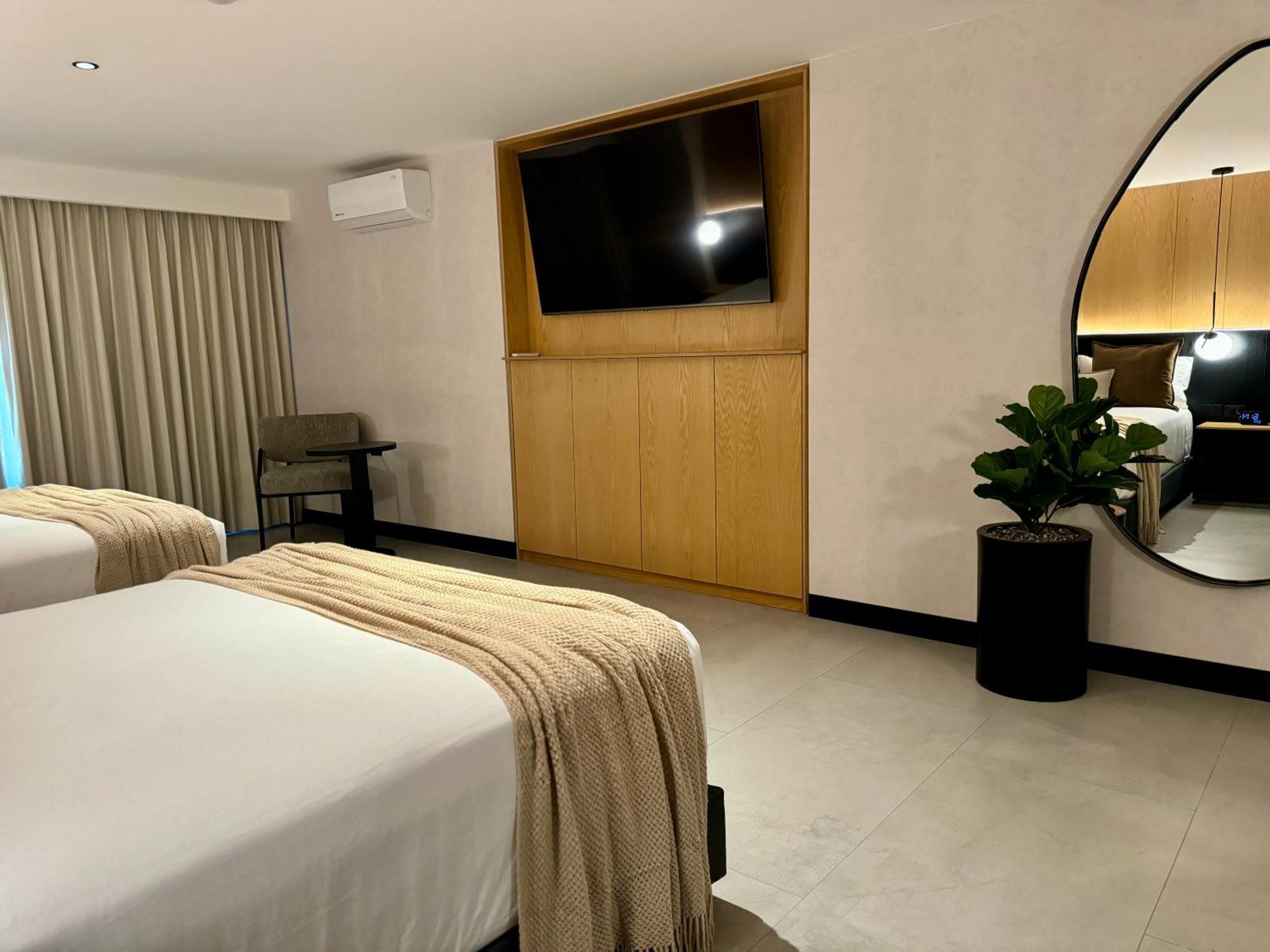 Standard Double Suite