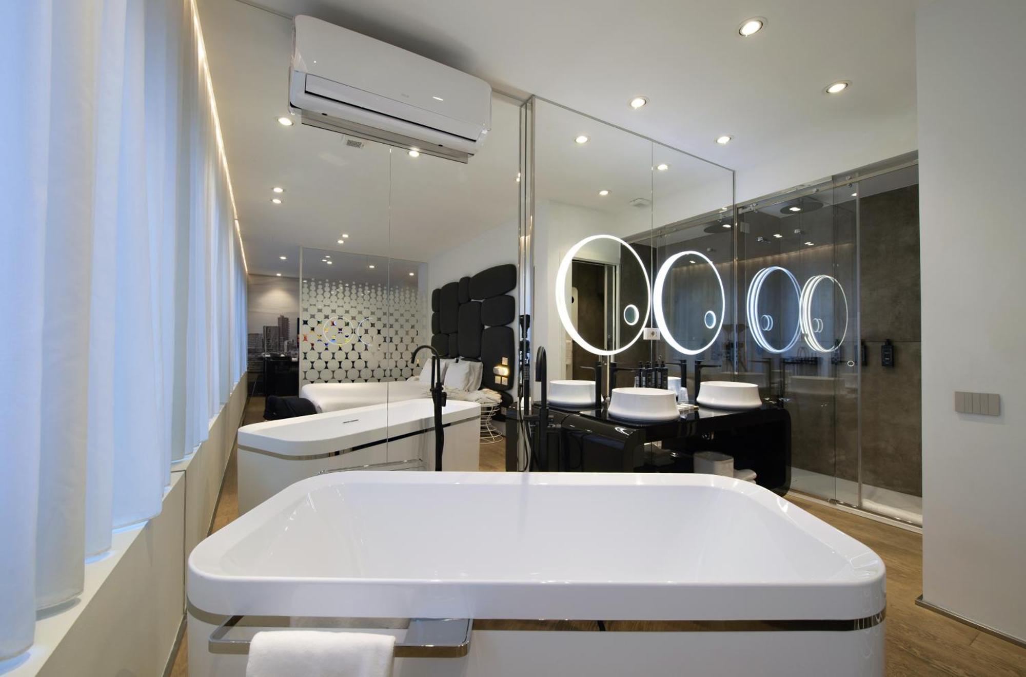 King Suite Spa Bath