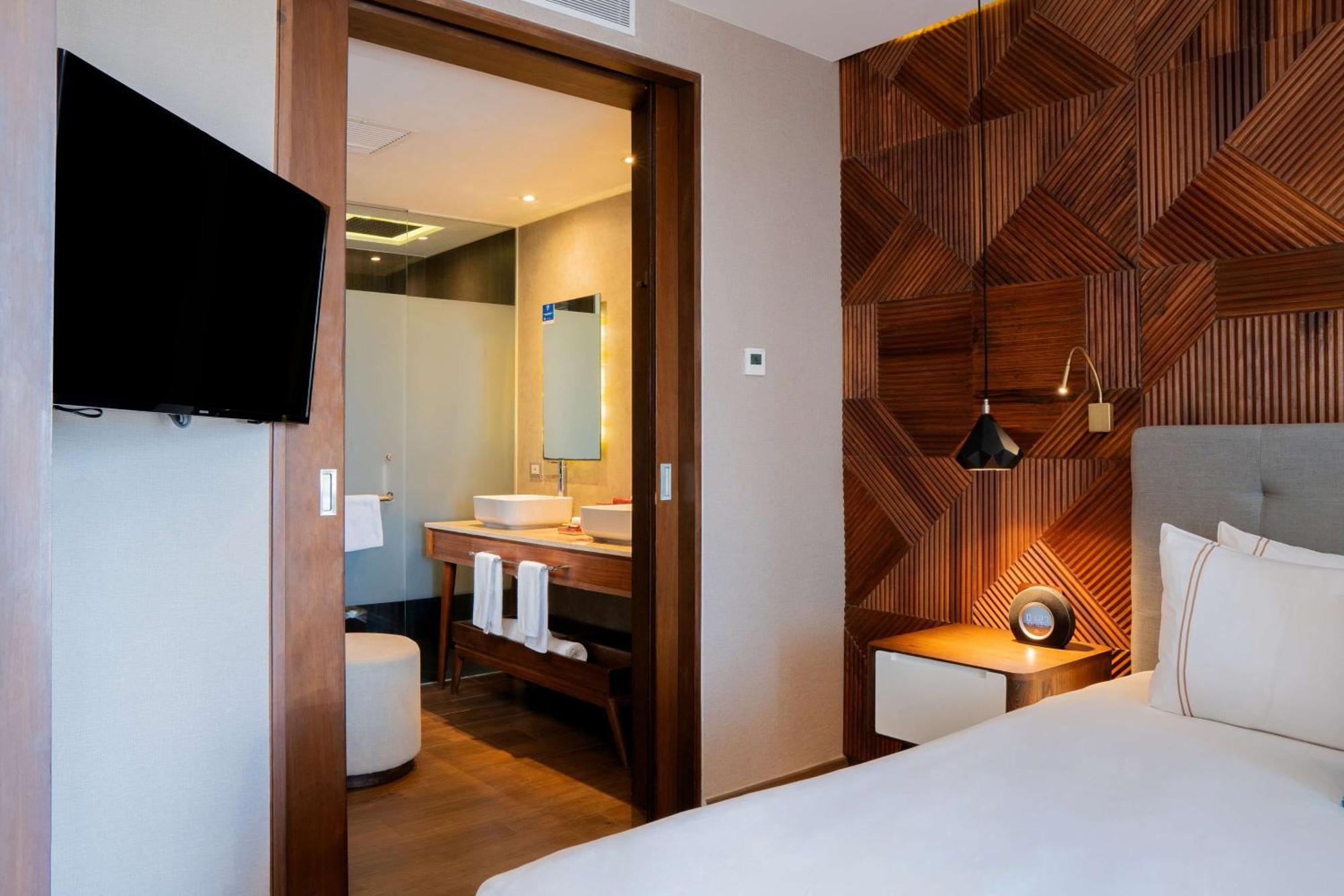One-Bedroom King Suite Terrace