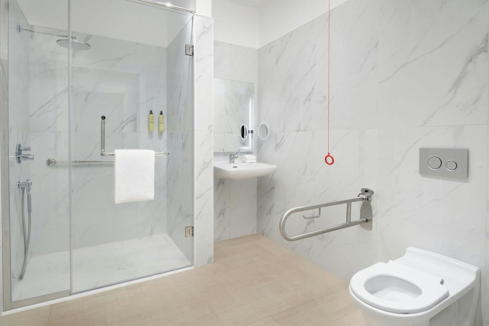 Larger Three Bedroom Apartment 3 King Beach Access