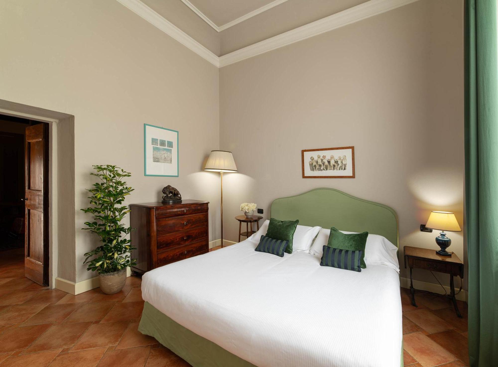Deluxe Two-Bedroom Apartment
