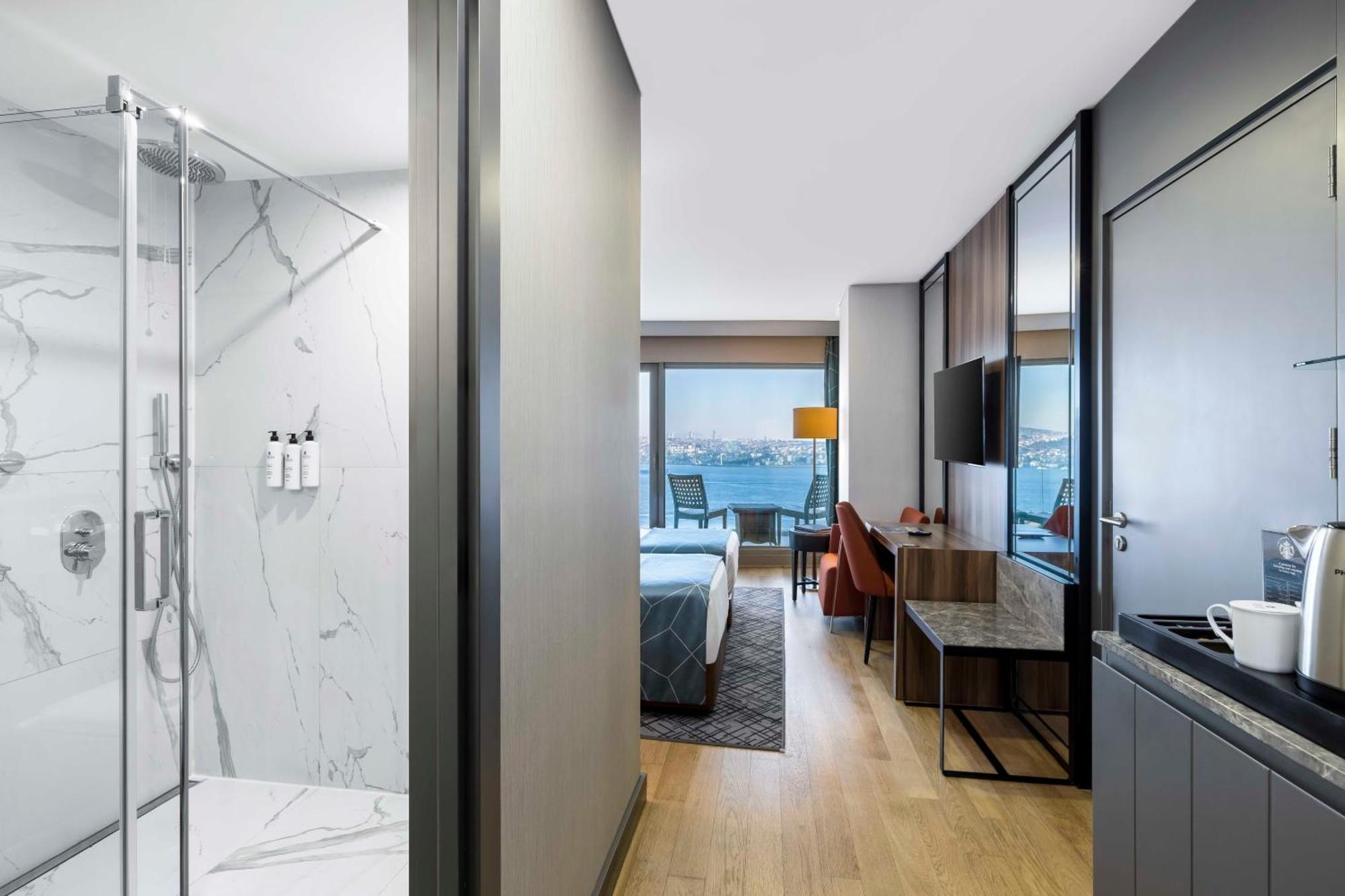 Two Bedroom Bosphorus View Room with Balcony