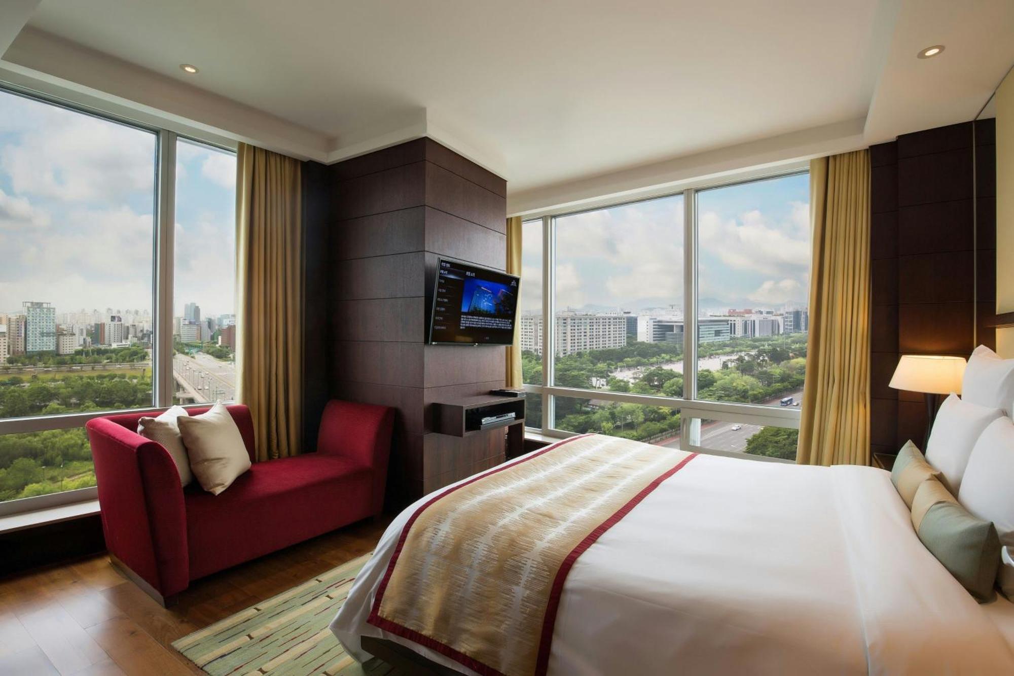 One-Bedroom Executive Suite