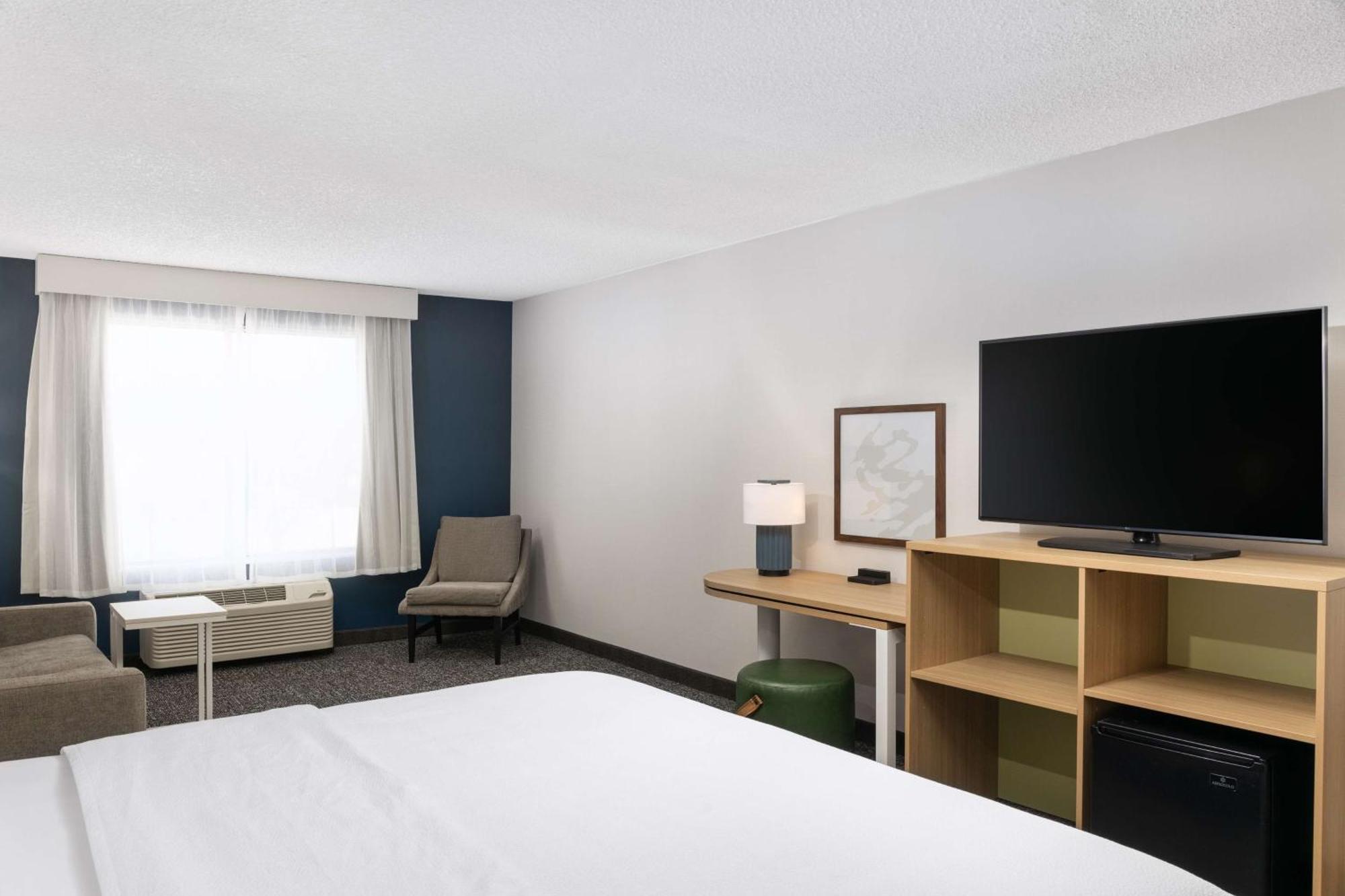King Room with Sofa Bed - Non-Smoking