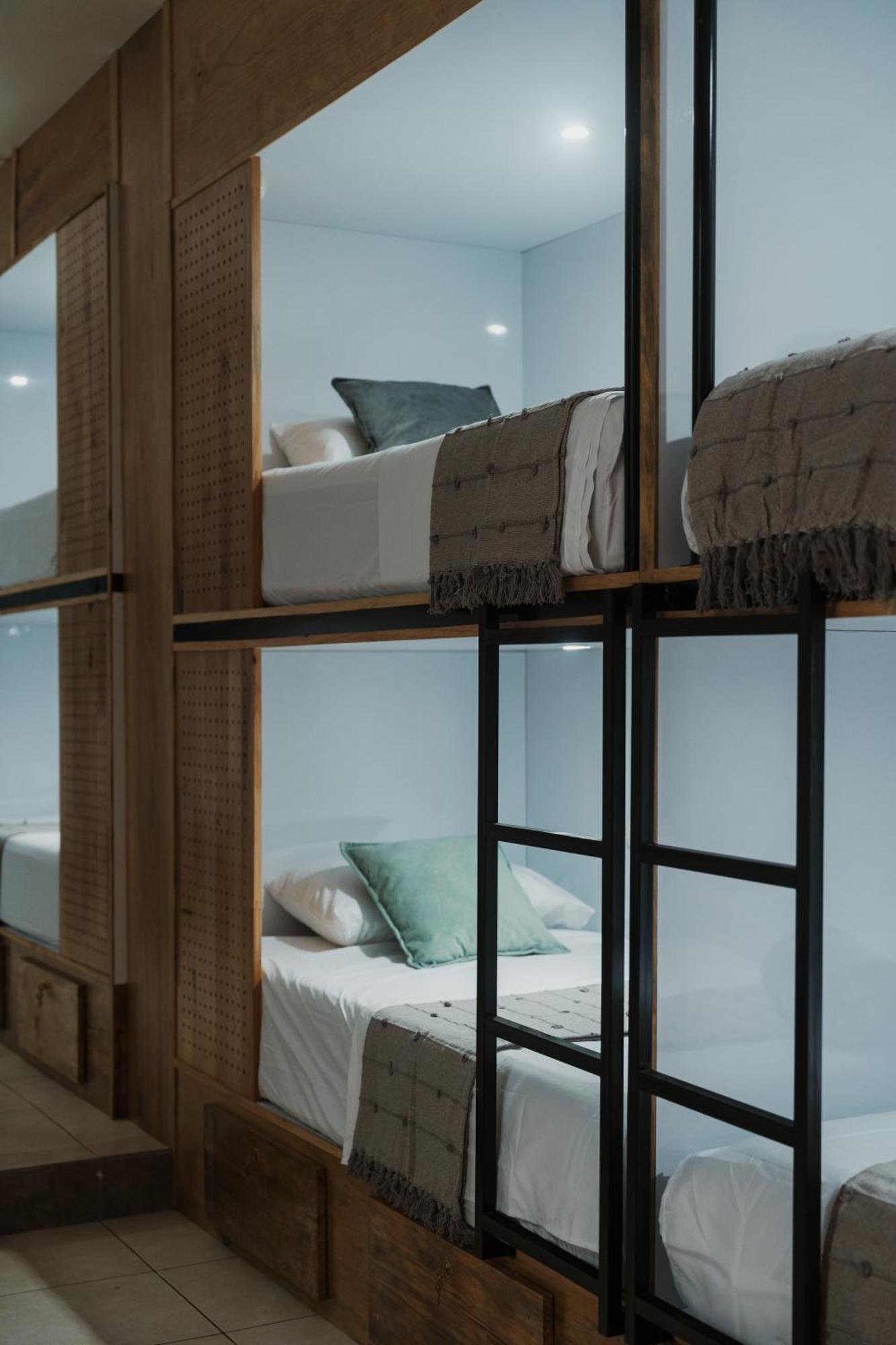 Single Bed Mixed Dormitory Room