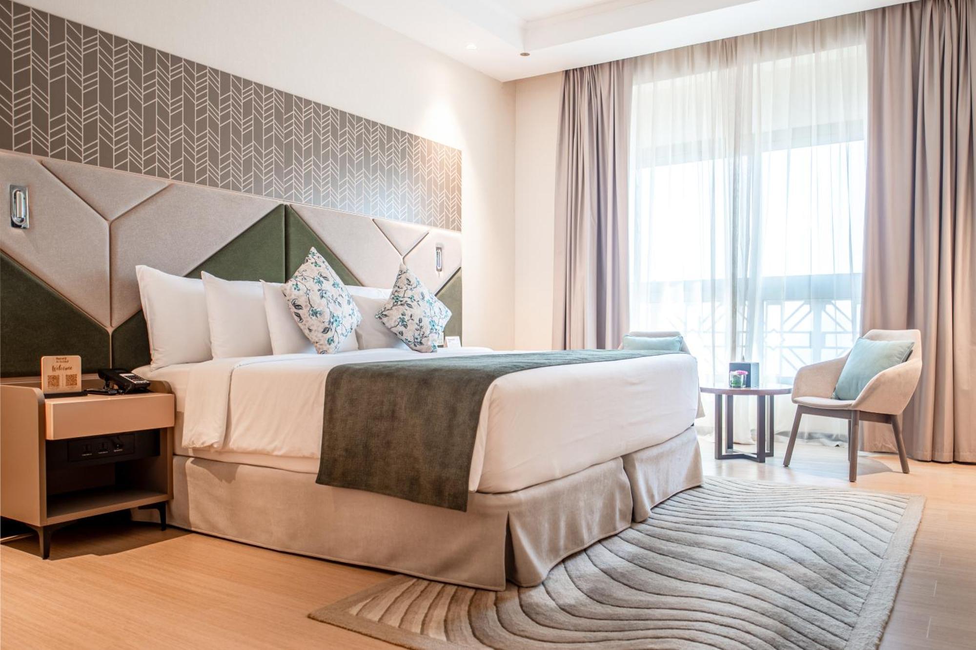 Superior Family Connected F&B Salon Complimentary Shuttle to Dubai Mall & La Mer Beach