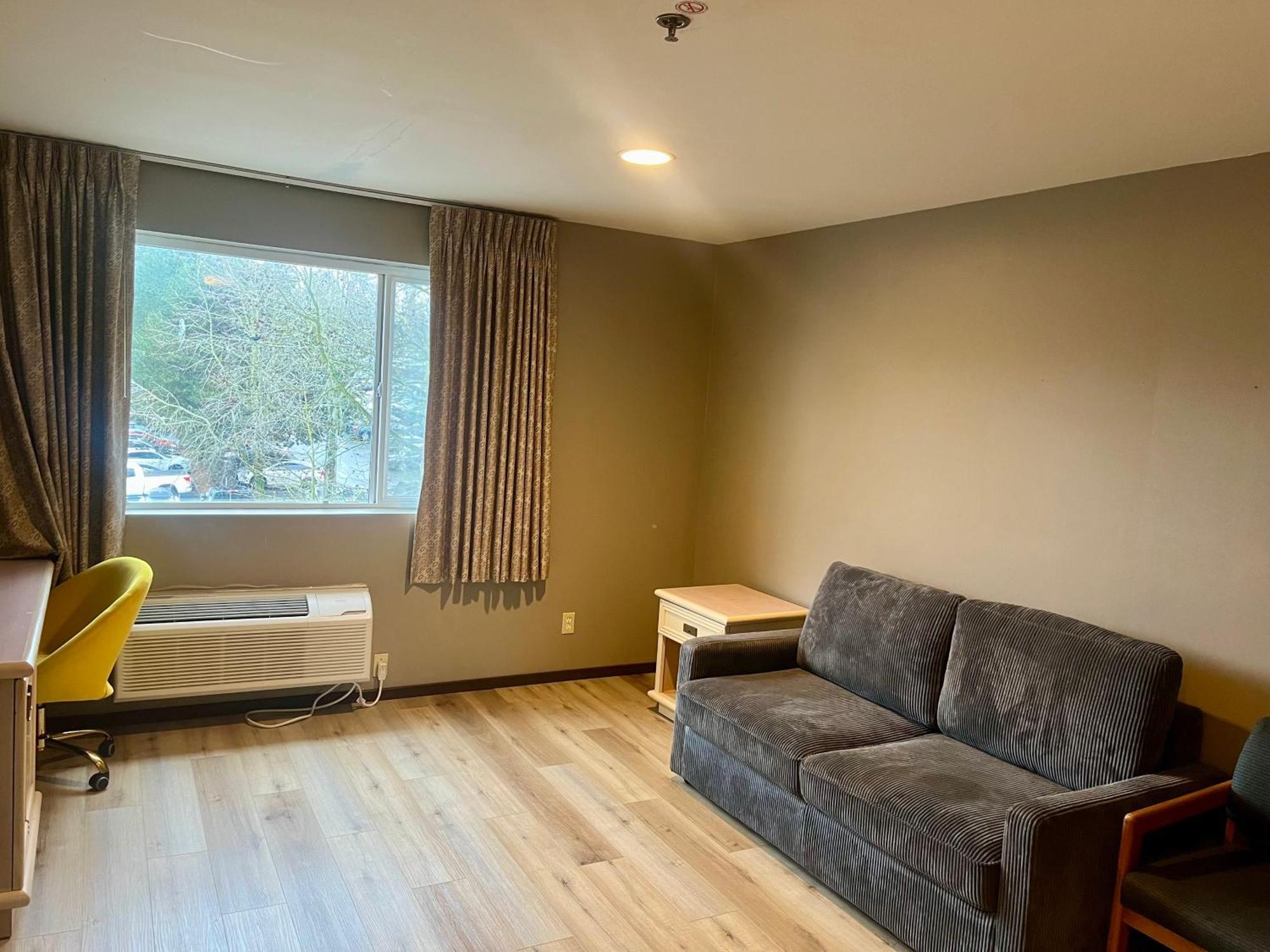 1 King Bed, Studio Suite, Non-Smoking,1698865479:JPEG