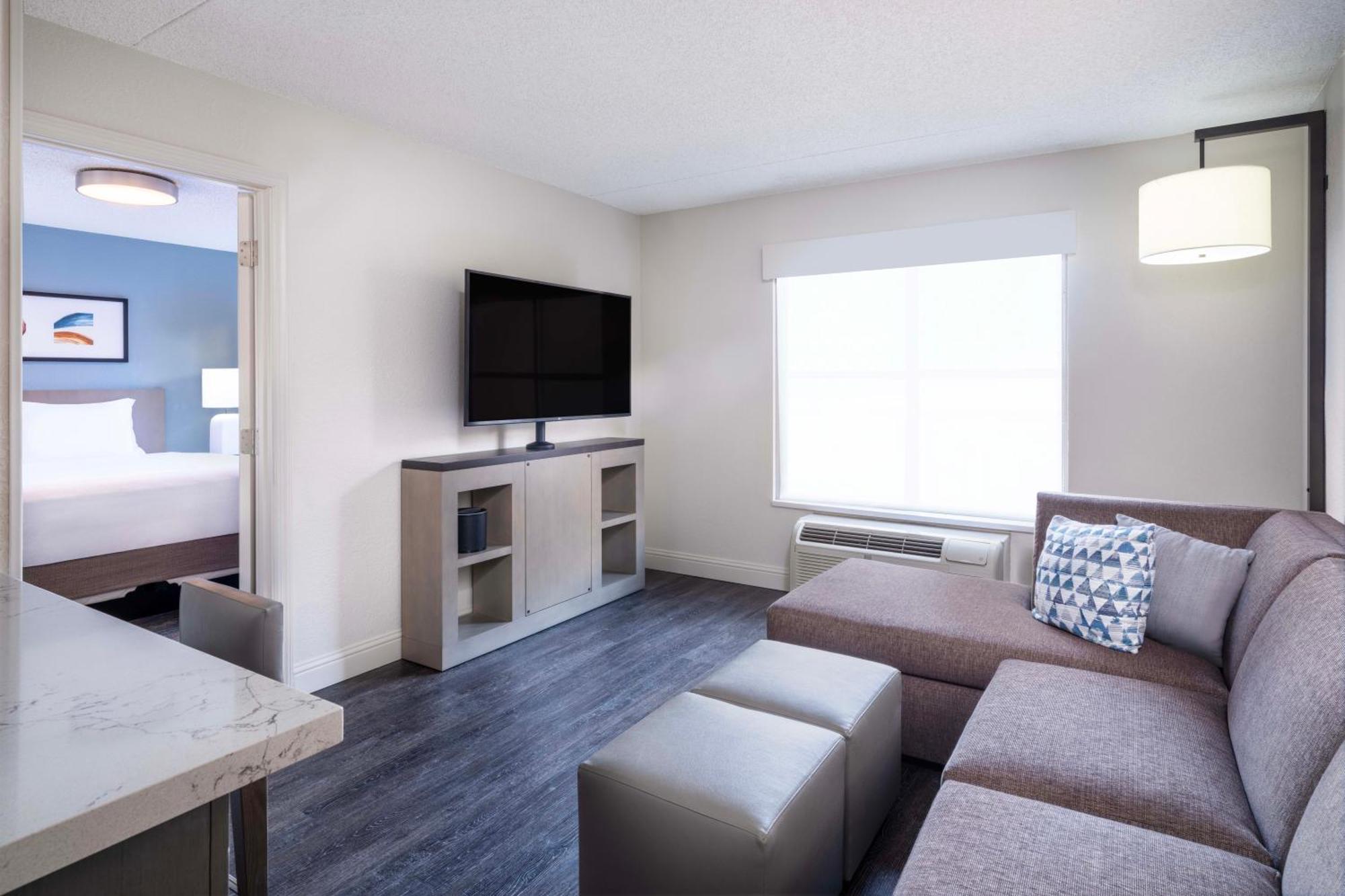 One-Bedroom King Suite Kitchen Sofa Bed