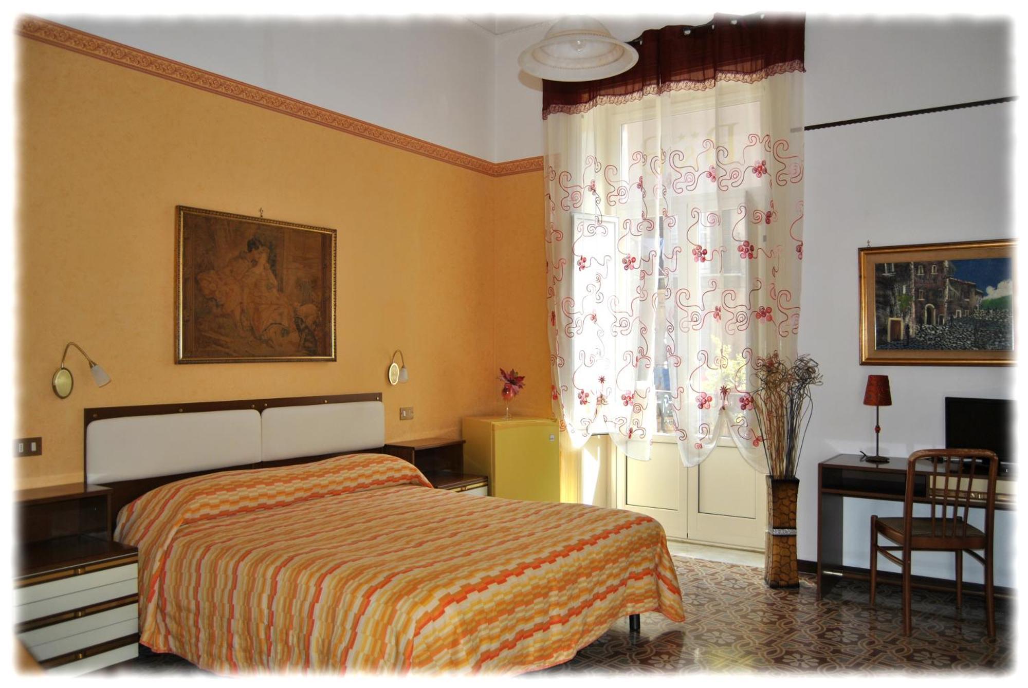 Deluxe Double Room Private Internal Bathroom