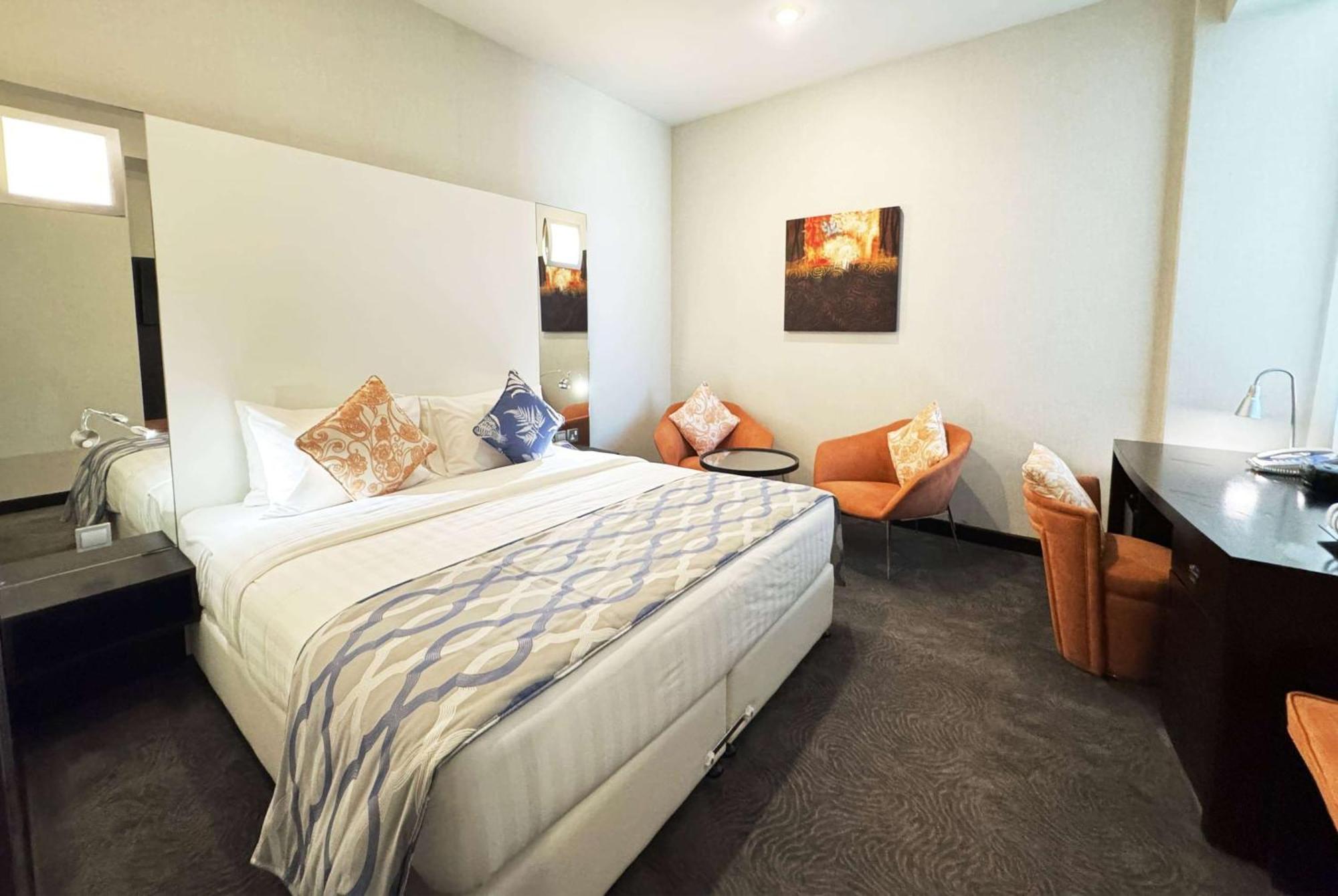 Deluxe Room Queen