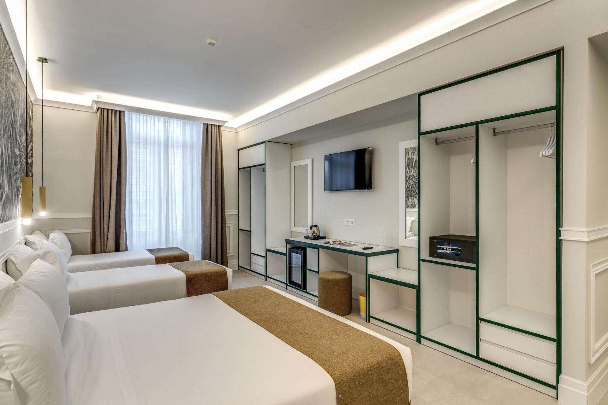Deluxe Quadruple Room