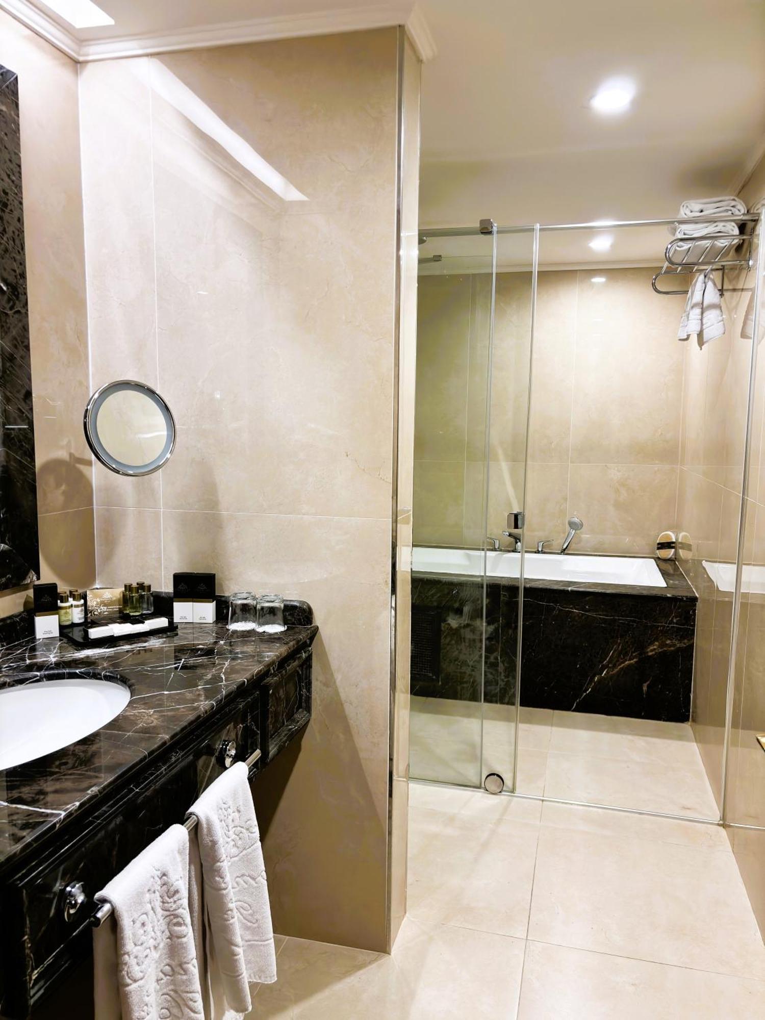 Suite with Hot Tub