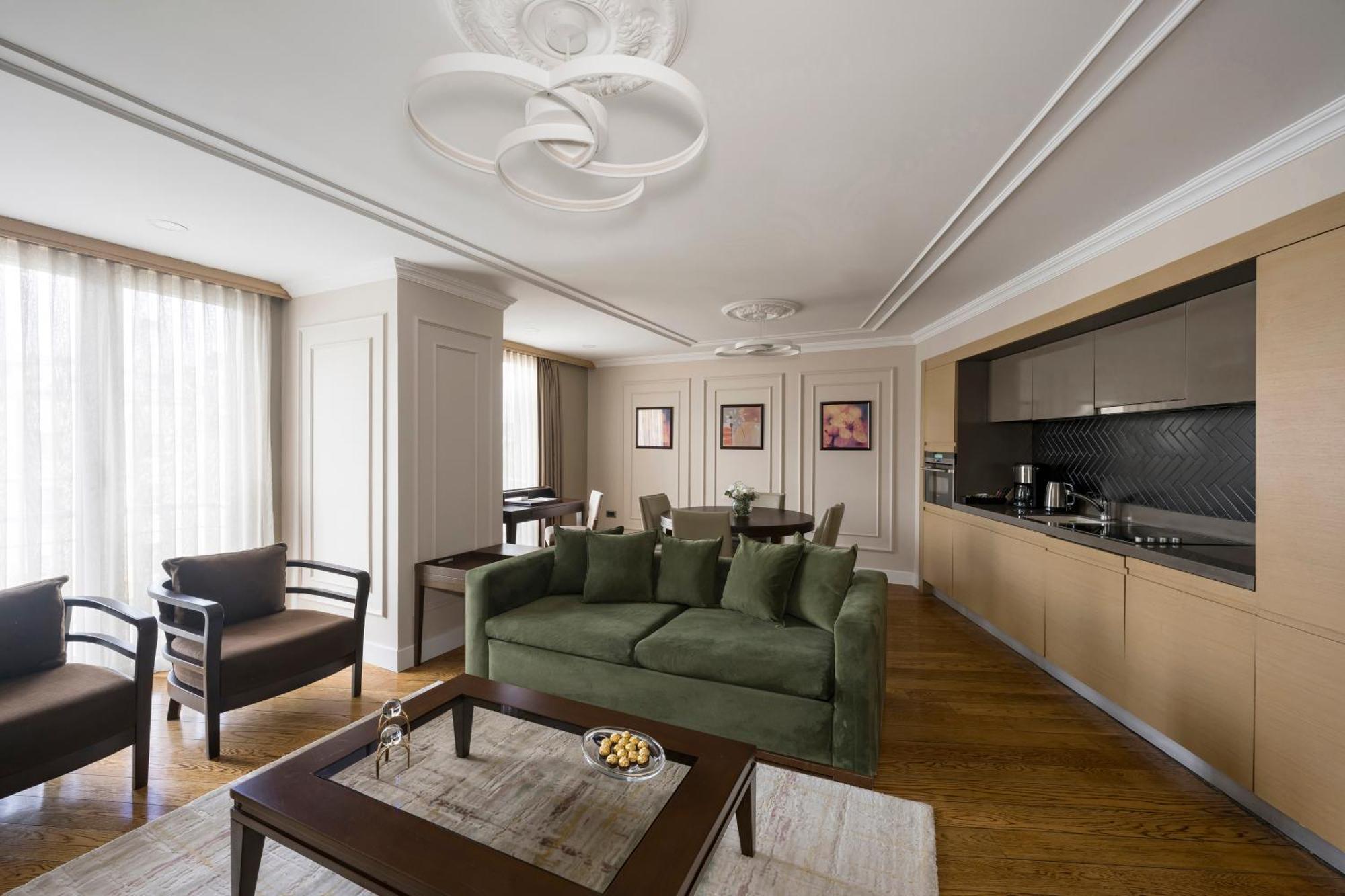 Deluxe Family Suite