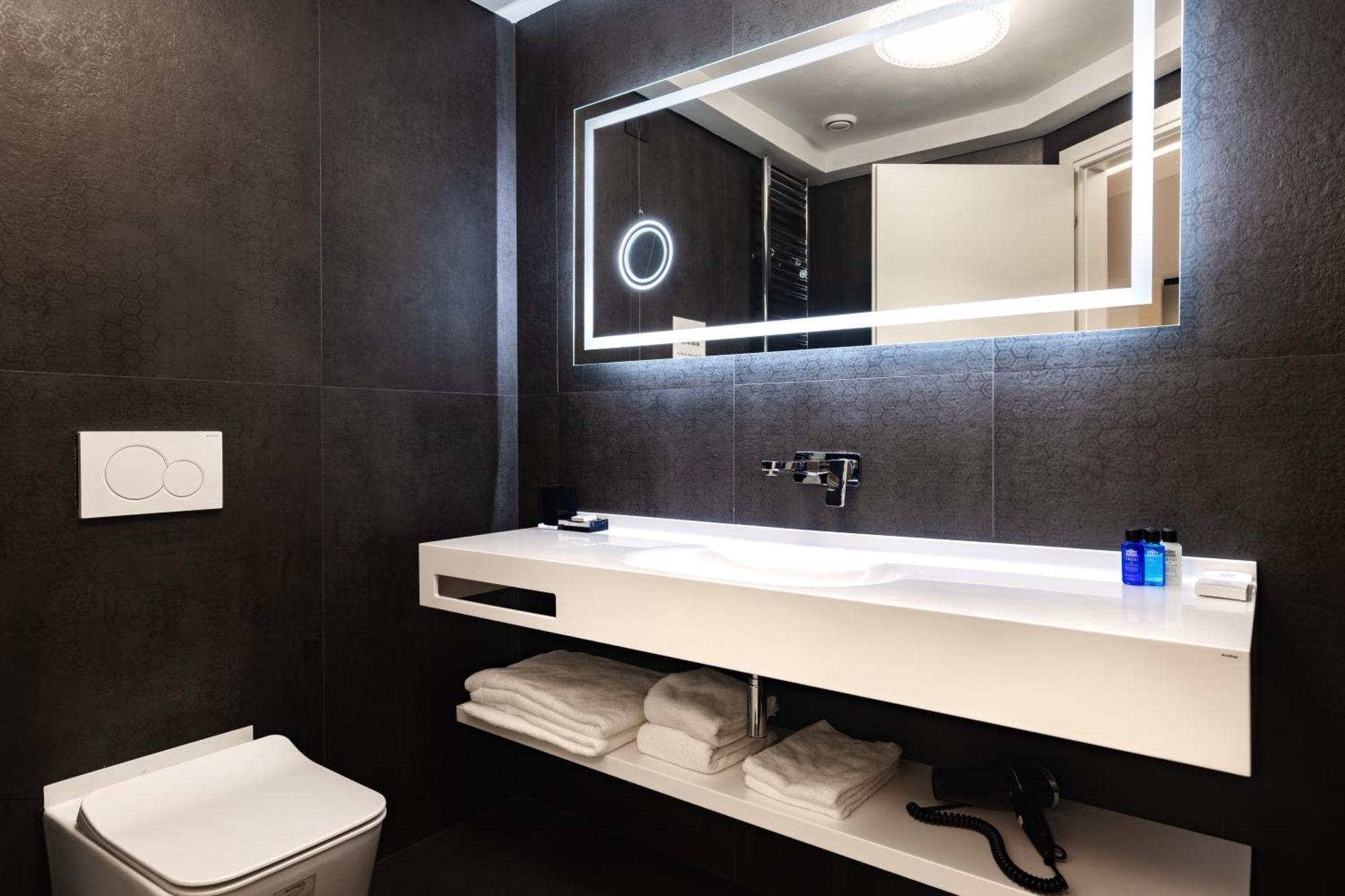 King Suite Spa Bath