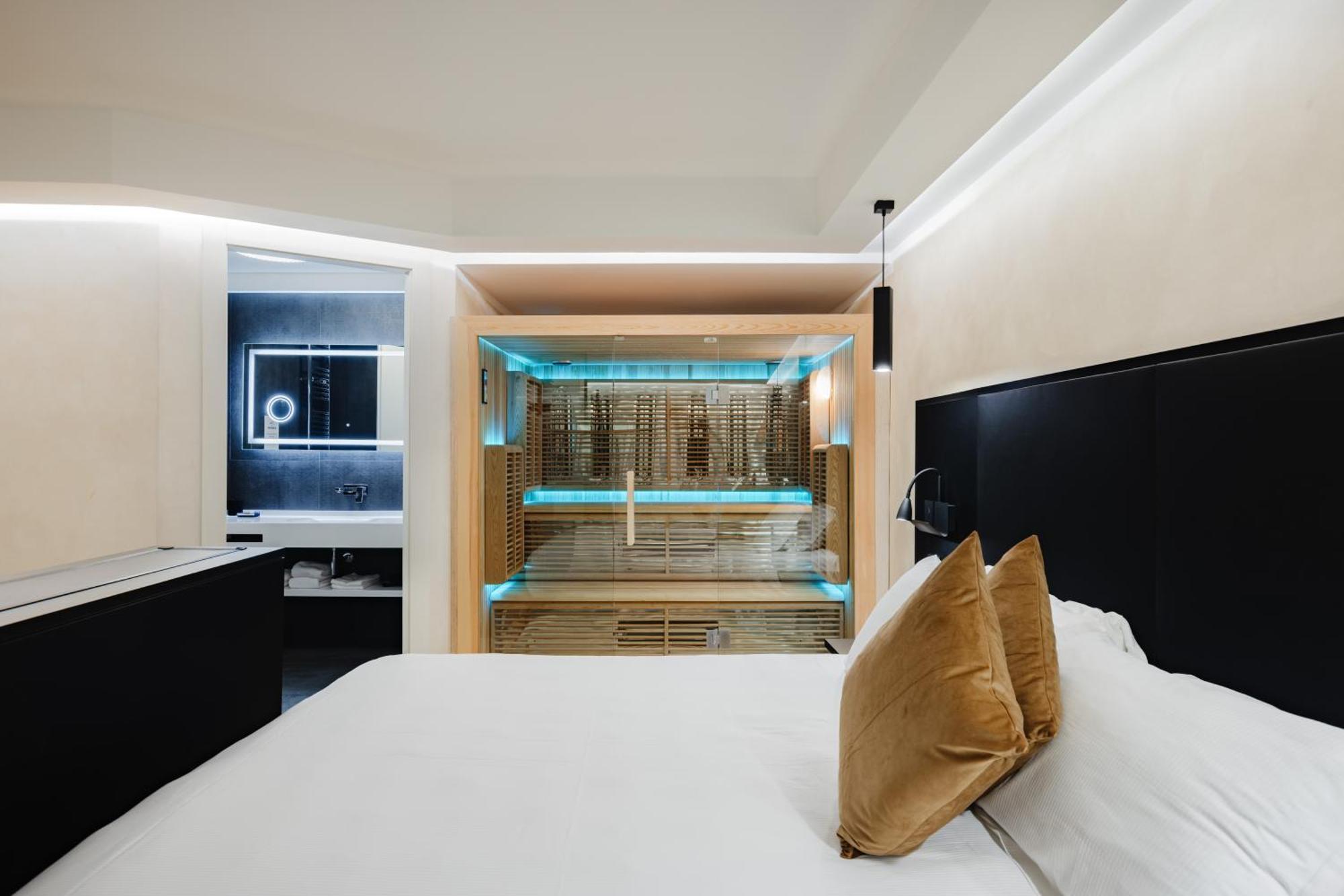 King Suite Spa Bath