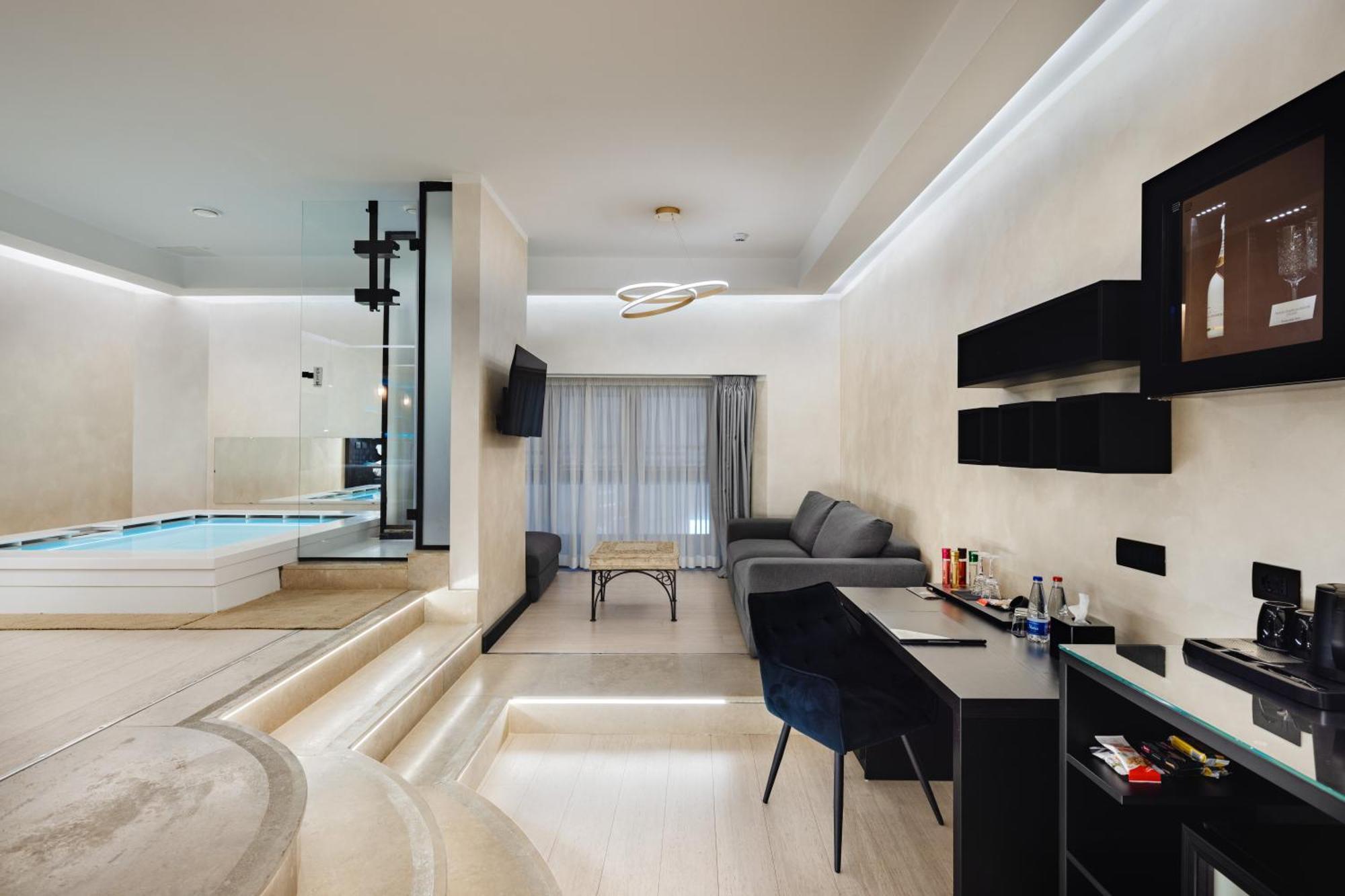 King Suite Spa Bath