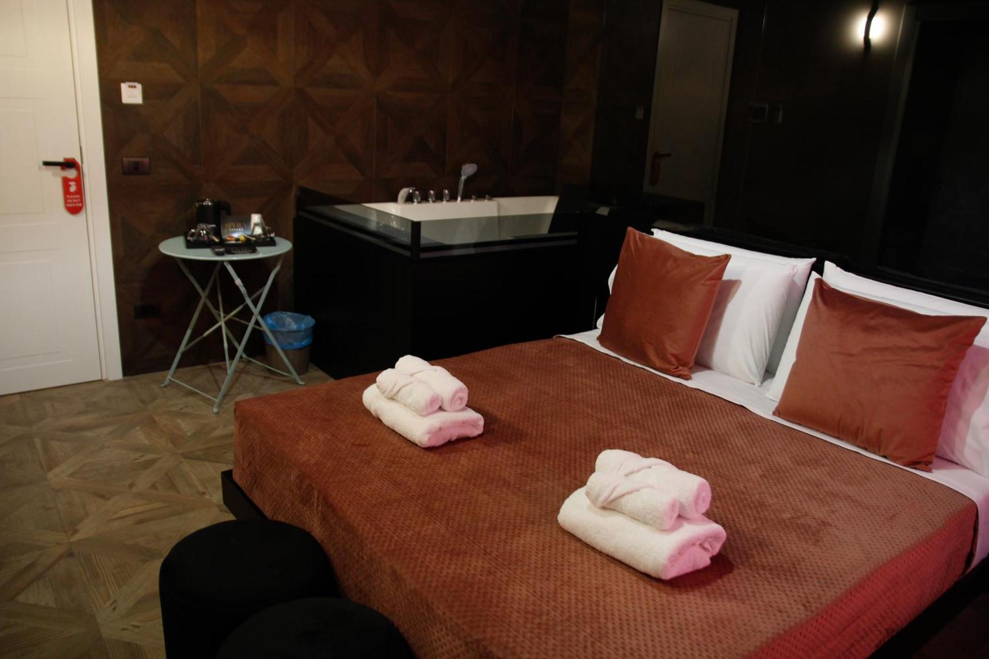 Queen Room Spa Bath
