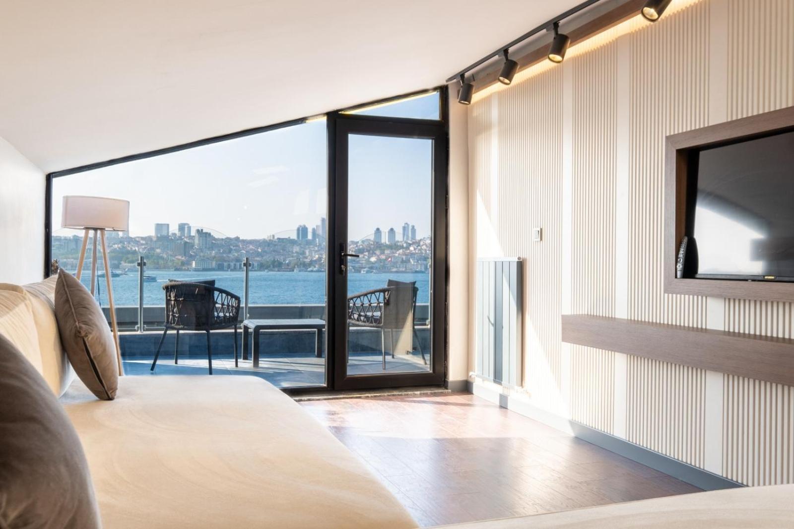 Deluxe Suite with Sea View