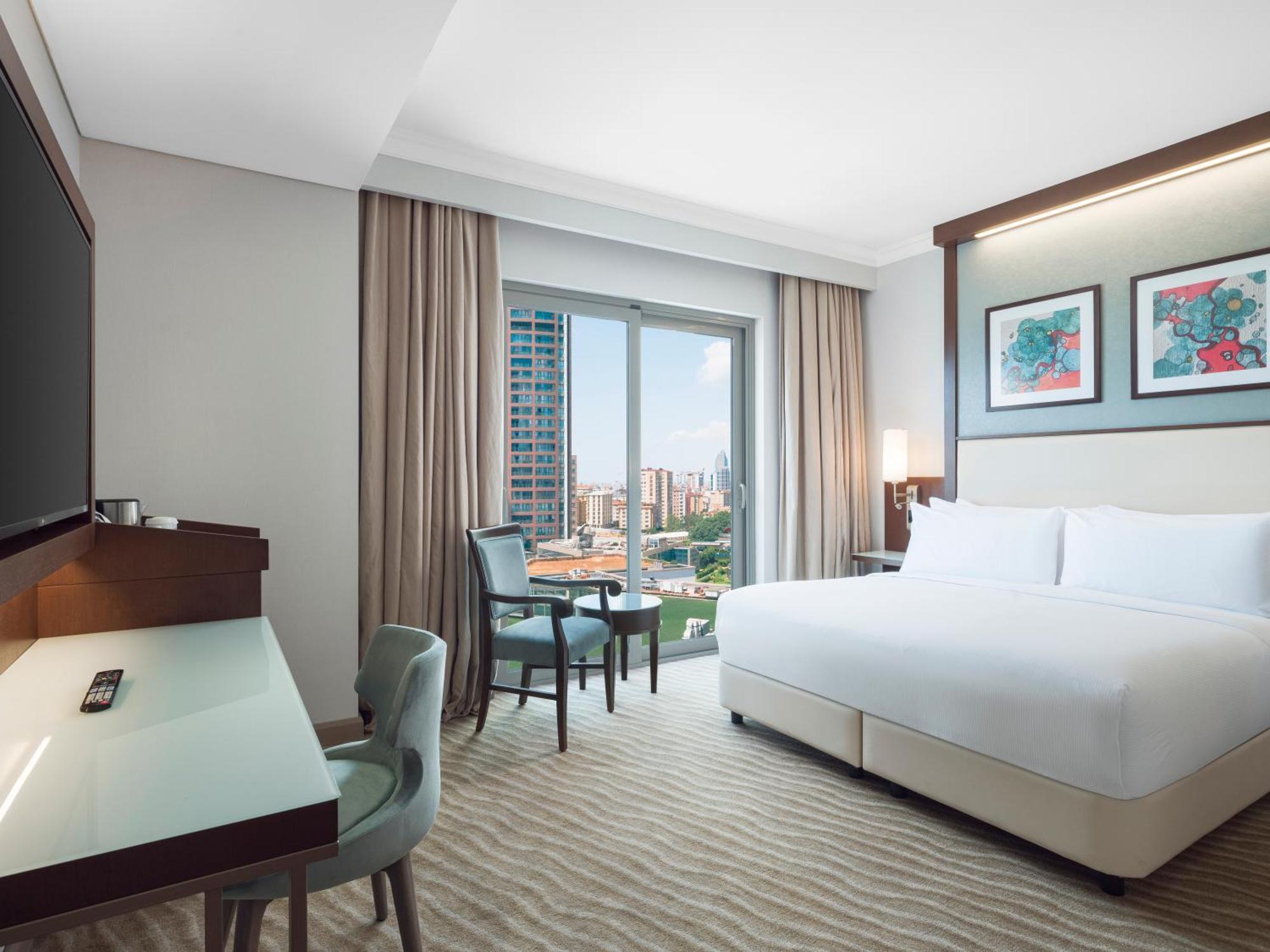 Superior King Room City View