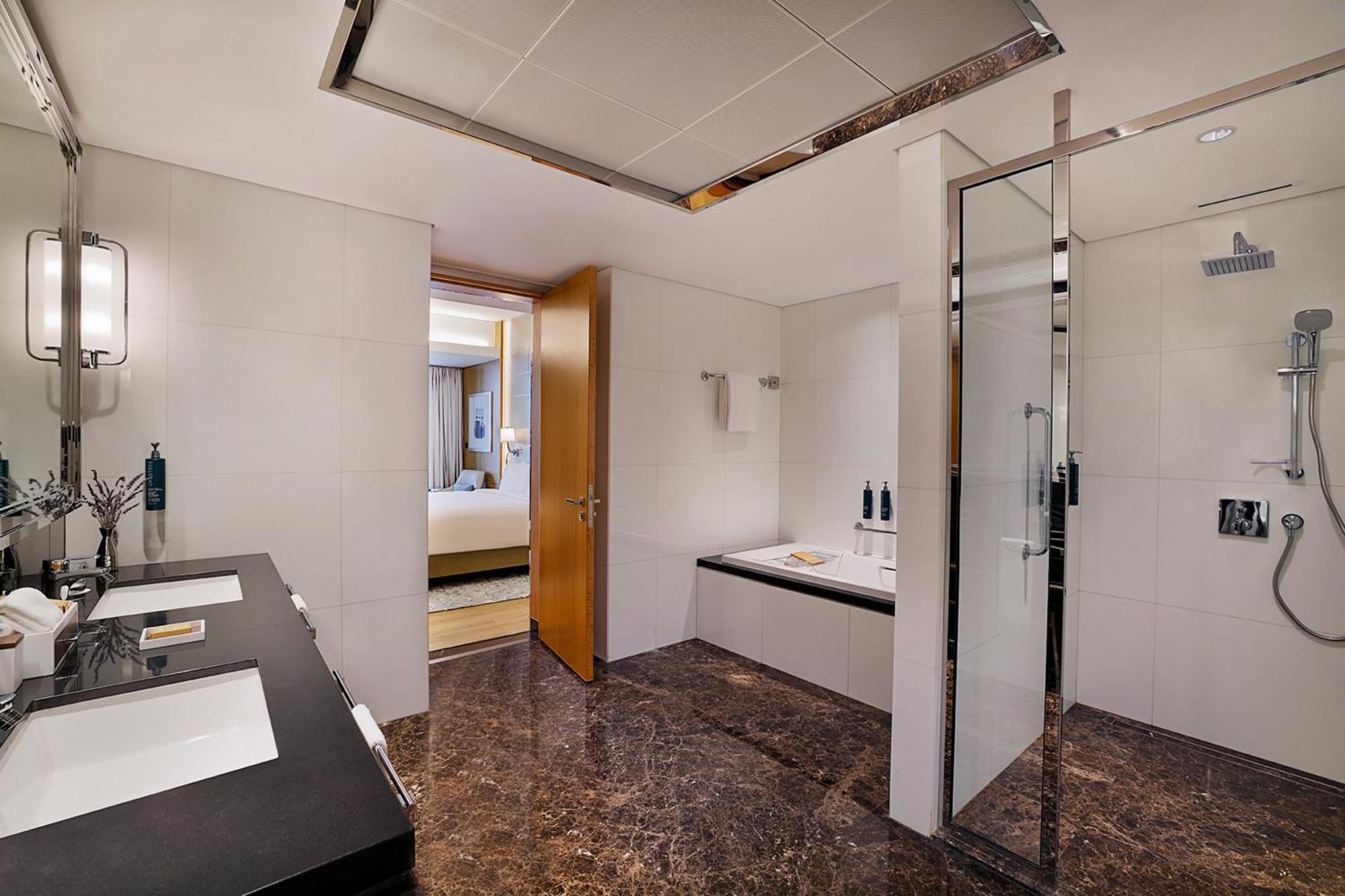 Two-Bedroom Suite Sea view Lounge Access