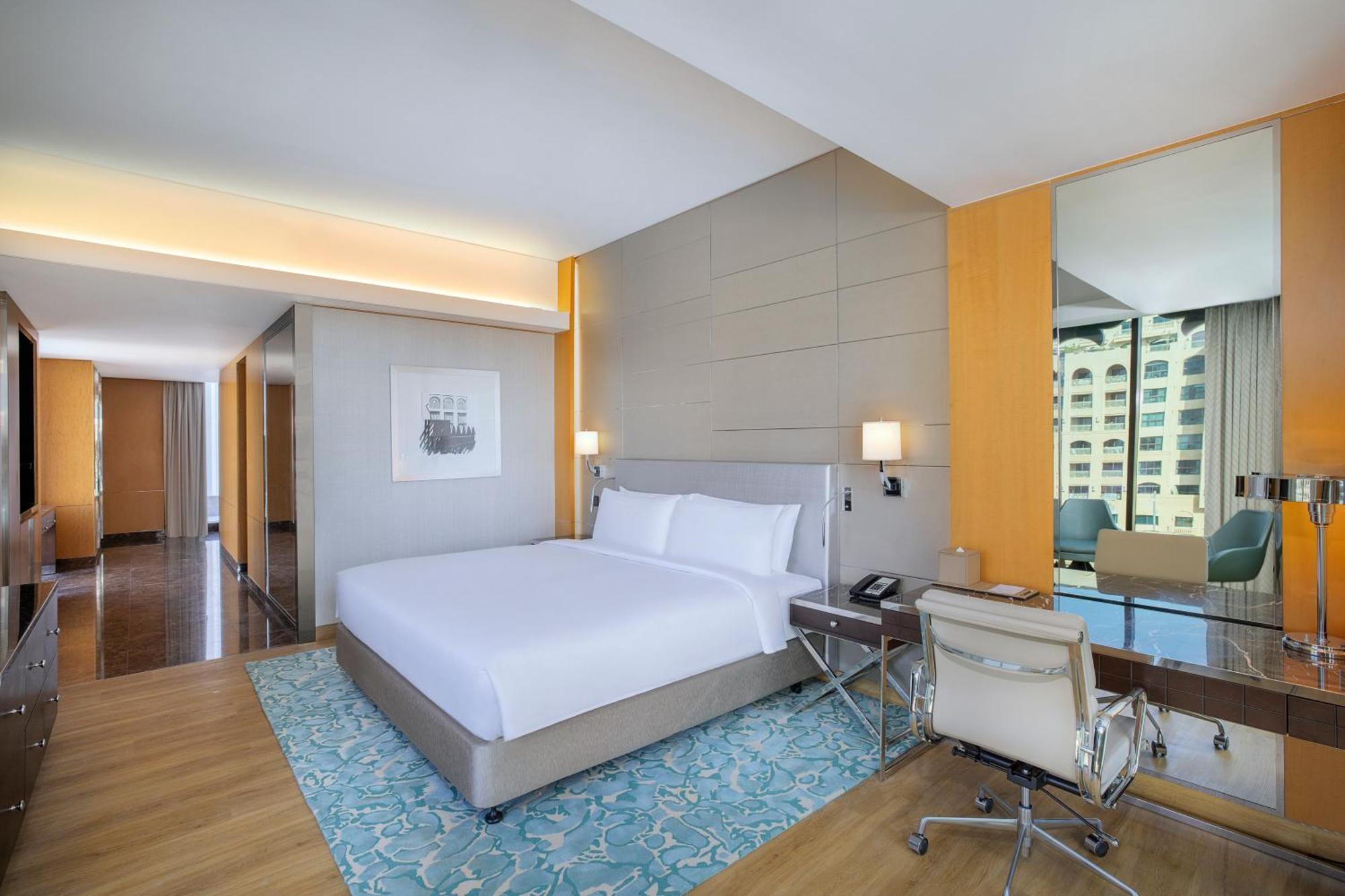 King Corner Executive Room Balcony Lounge Access