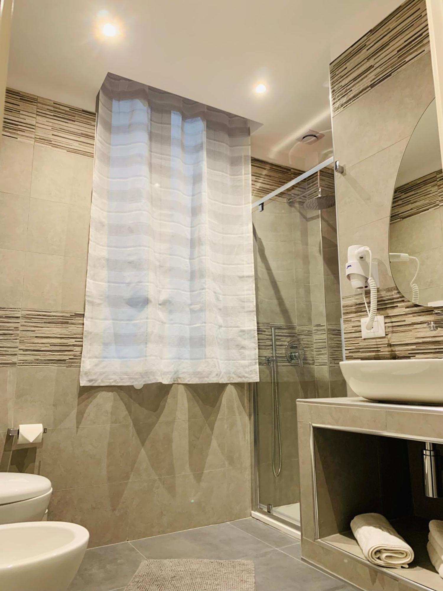 Double or Twin Room Private External Bathroom