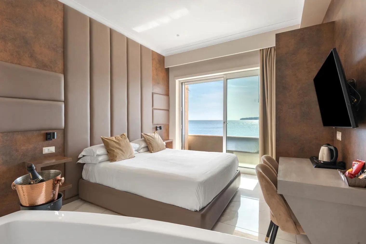 Queen Room Sea View