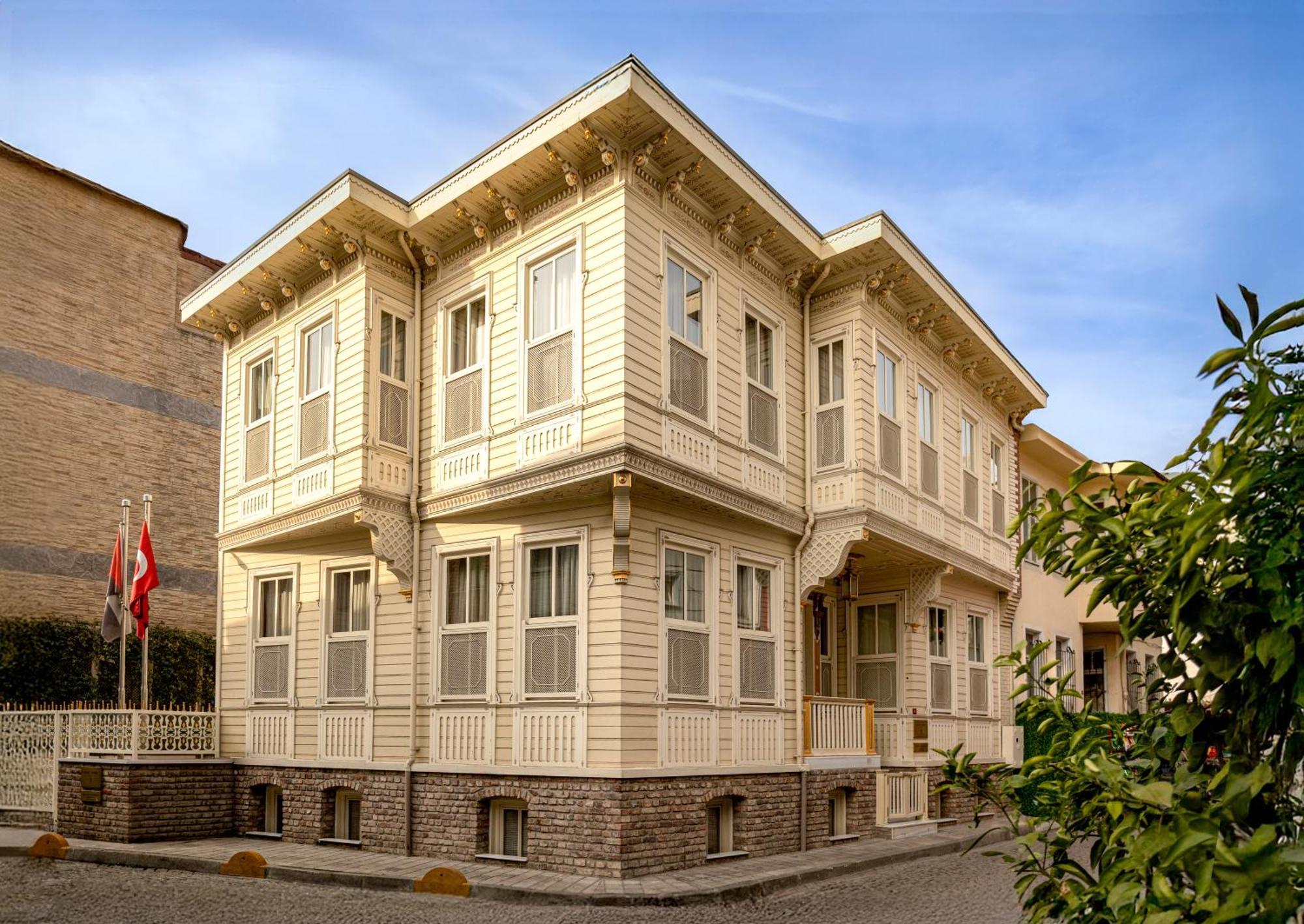 Luxury Mansion with Four Bedrooms - Annex